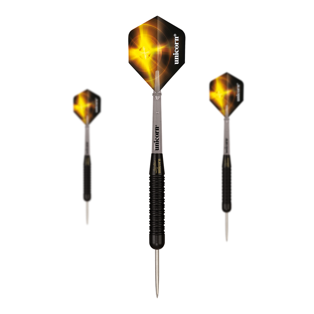 Dardos de acero Gary Anderson V1 de latón negro Unicorn Das Bild zeigt drei Steeldarts des Modells "Unicorn Black Brass Gary Anderson V1". Die Flights sind schwarz mit einem gelben, leuchtenden Design und der Schrift "Unicorn" bedruckt.