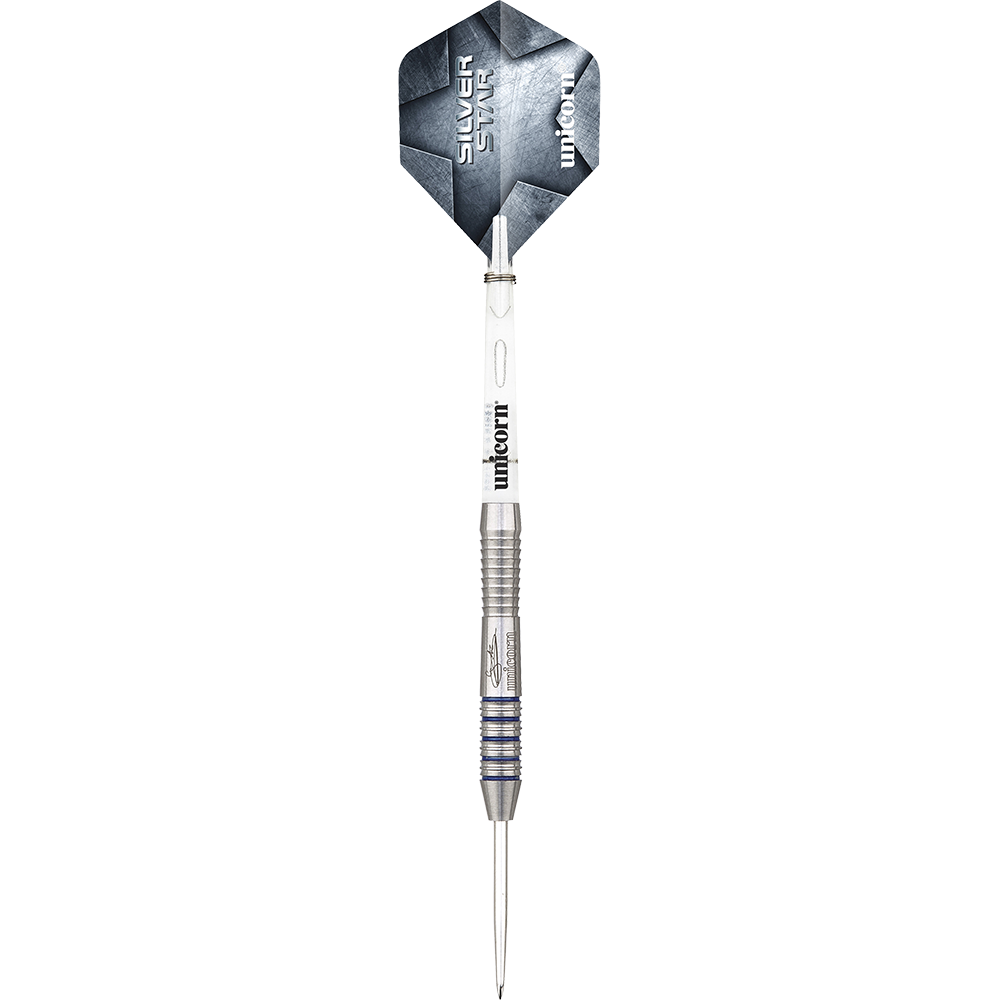 8775_Unicorn_Silver_Star_Var2_Gary_Anderson_Steeldarts_1NjG75OUTZwQhy Das Bild zeigt einen Unicorn Silver Star Var.2 Gary Anderson Steeldart. Der Dartpfeil ist silberfarben mit blauen Akzenten und hat einen Flight mit der Aufschrift "SILVER STAR" und "unicorn".