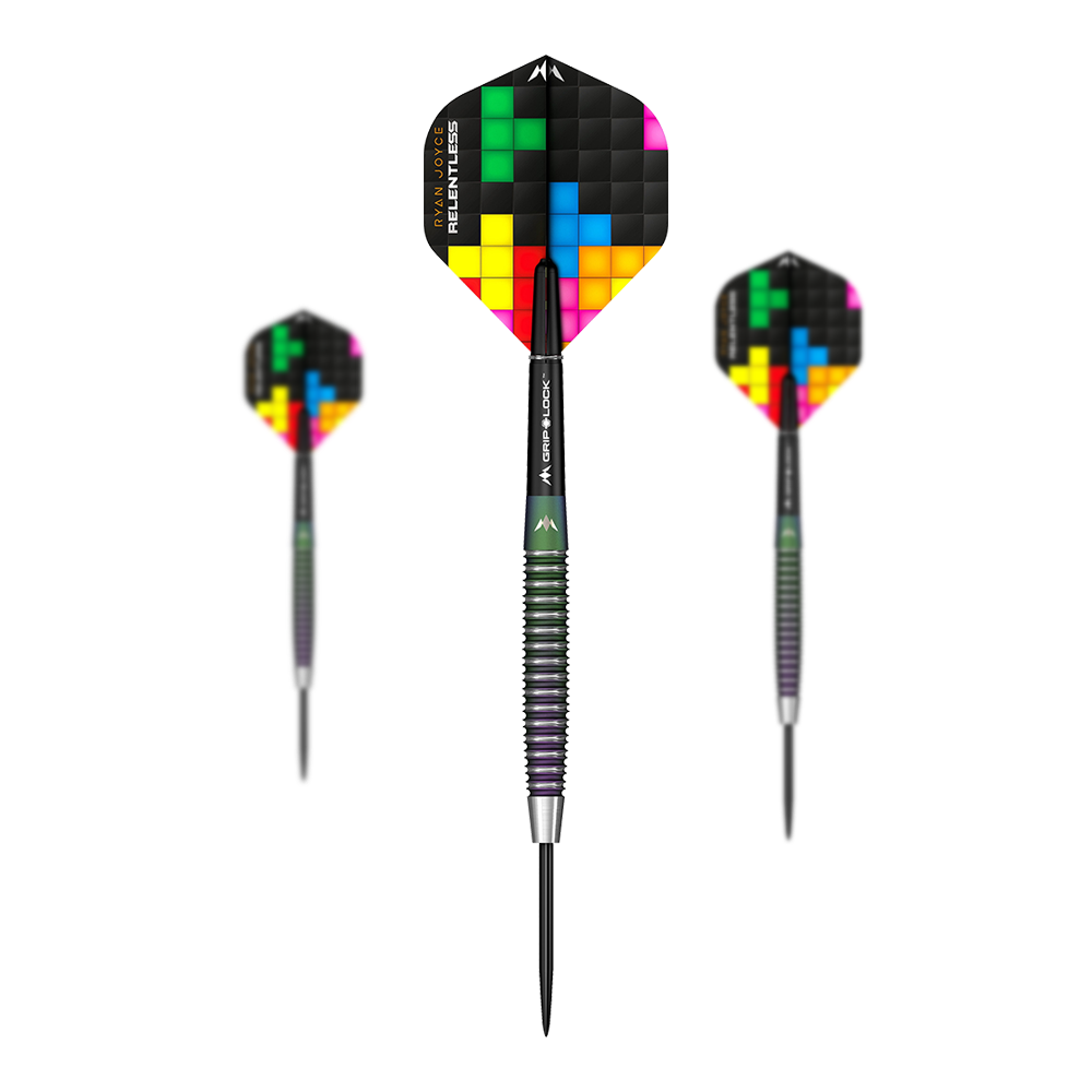 Misión Ryan Joyce Dardos de acero implacables Das Bild zeigt drei Steeldarts des Modells "Mission Ryan Joyce Relentless". Die Flights haben ein buntes, pixelartiges Muster auf schwarzem Hintergrund.