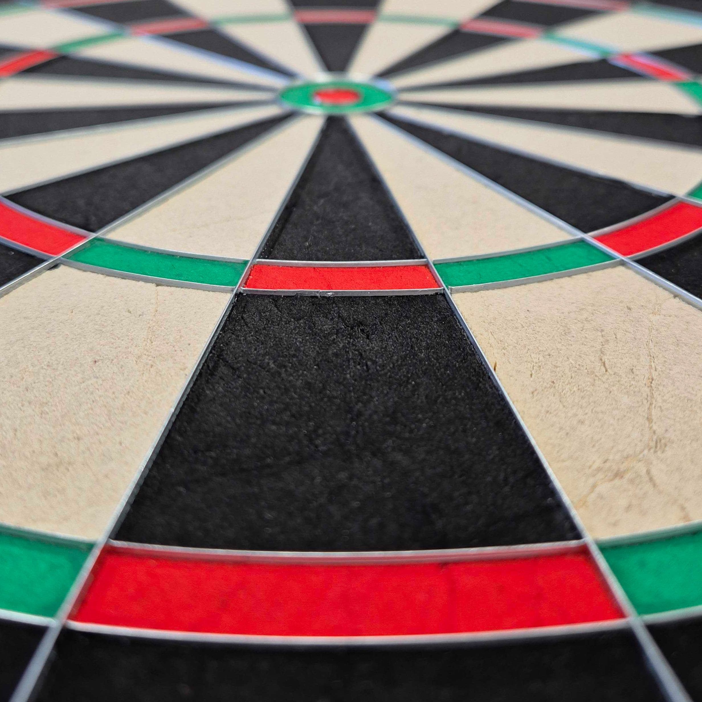 Diana de acero GOAT Proscore PWR Abgebildet ist das GOAT Proscore PWR Steeldartboard. Das Steeldartboard eignet sich perfekt für professionelles Dartspiel.