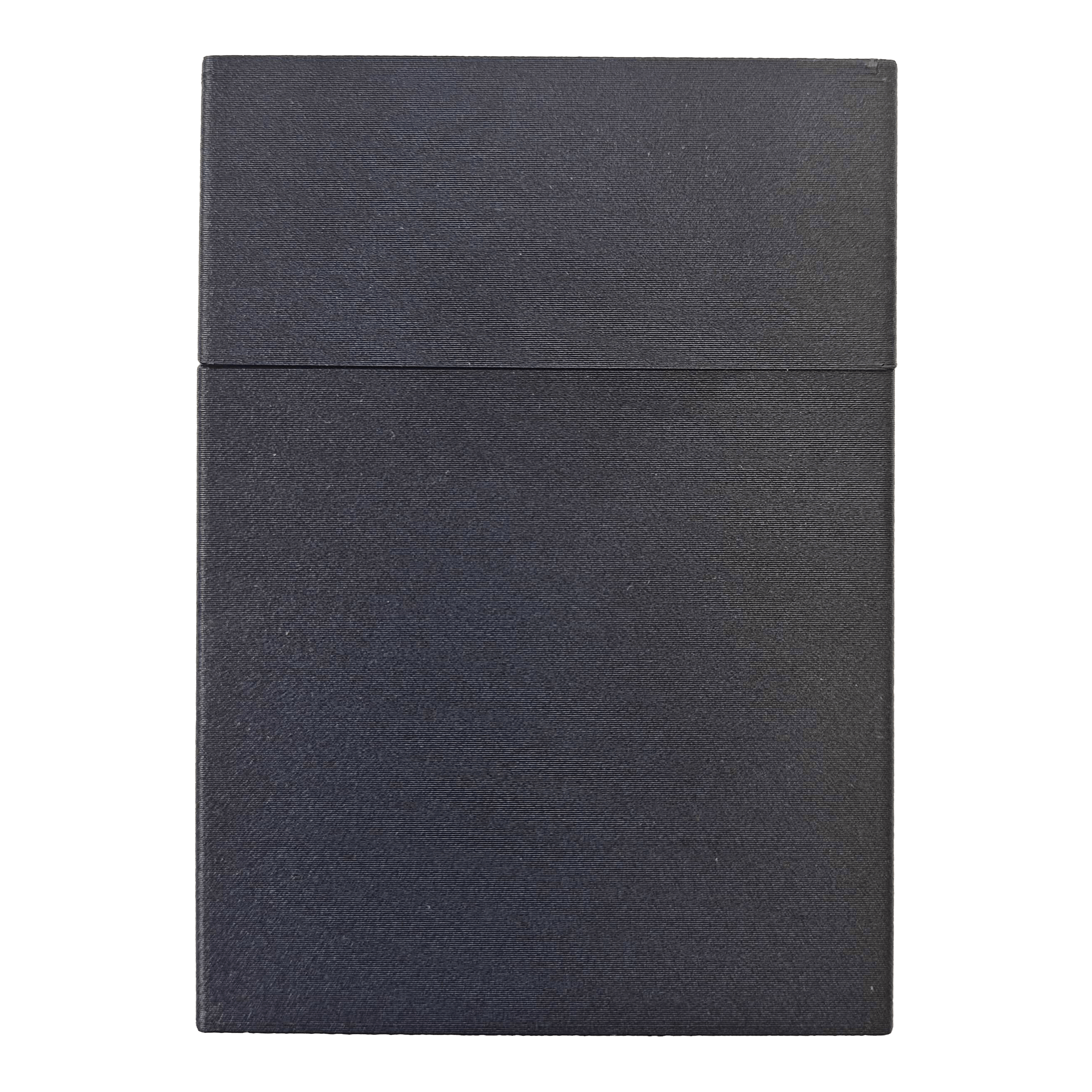 Estuche para dardos Smoke 180 con diseño personalizado - Negro Das Smoke 180 Dartcase in Schwarz mit individuellem Muster ist zu sehen. Das Case wirkt robust und rechteckig.