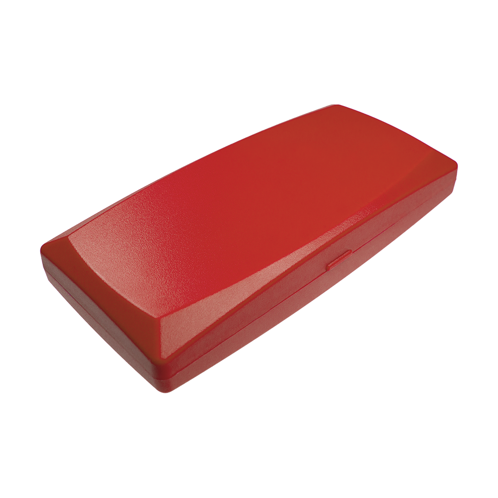 702-rot_ABS_Box_Rot_1 Auf dem Bild ist eine rote, rechteckige Kunststoffbox zu sehen. Die Box hat eine glatte Oberfläche und abgerundete Kanten.