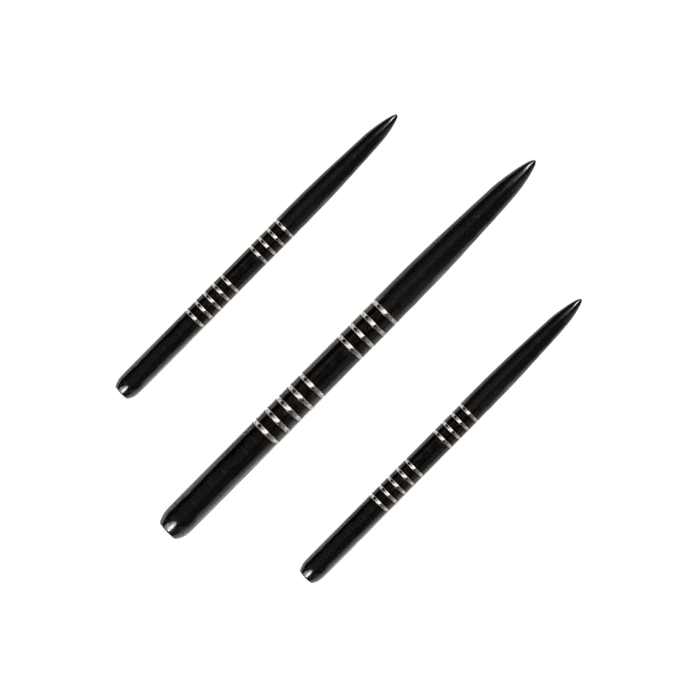 57742_Bulls_GP1_Steeldartspitzen_Schwarz_38mm_1 Das Bild zeigt drei schwarze Steeldartspitzen des Produkts "Bulls GP1". Sie sind schlank geformt und haben silberne Rillen zur besseren Griffigkeit.