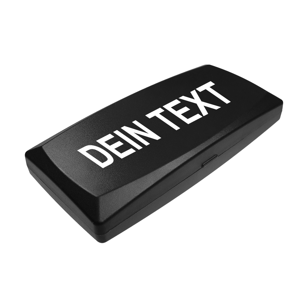 MD-ABS-Schwarz_W_Bedruckte_ABS_Box_Wunschtext_Schwarz_1zCcG6C02ZmcWz Dies ist eine schwarze rechteckige Box mit abgerundeten Kanten. Auf dem Deckel steht in weißen Großbuchstaben "DEIN TEXT".