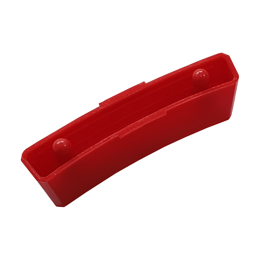 GRN0153_Granboard_132_Ersatzfelder_Double_Rot_3 Das Bild zeigt ein rotes Ersatzfeld für das Granboard 132. Es ist rechteckig mit zwei kleinen runden Erhebungen an den Enden.