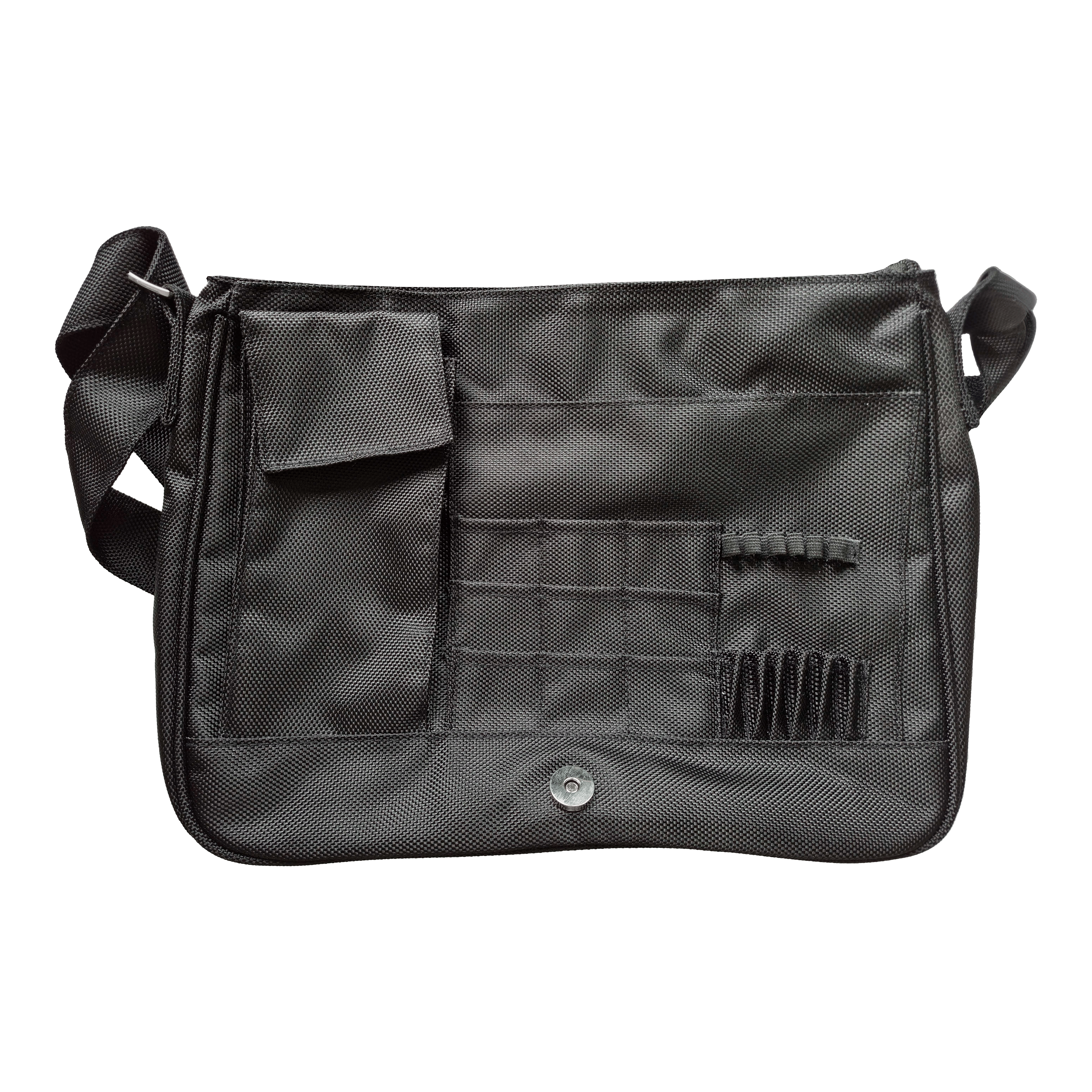 Bolsa para dardos DataDart Team - Negra Die Abbildung zeigt die DataDart Team Darttasche in Schwarz. Die Tasche verfügt über mehrere Fächer und Halterungen zur Aufbewahrung von Dartzubehör.