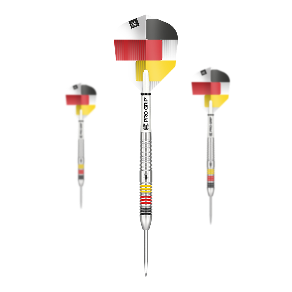 Dardos Target Gabriel Clemens 80% acero Das Bild zeigt drei Steeldarts der Marke "Target Gabriel Clemens 80%". Die Flights sind mit den Farben der deutschen Flagge gestaltet und die Barrels haben farbige Ringe.