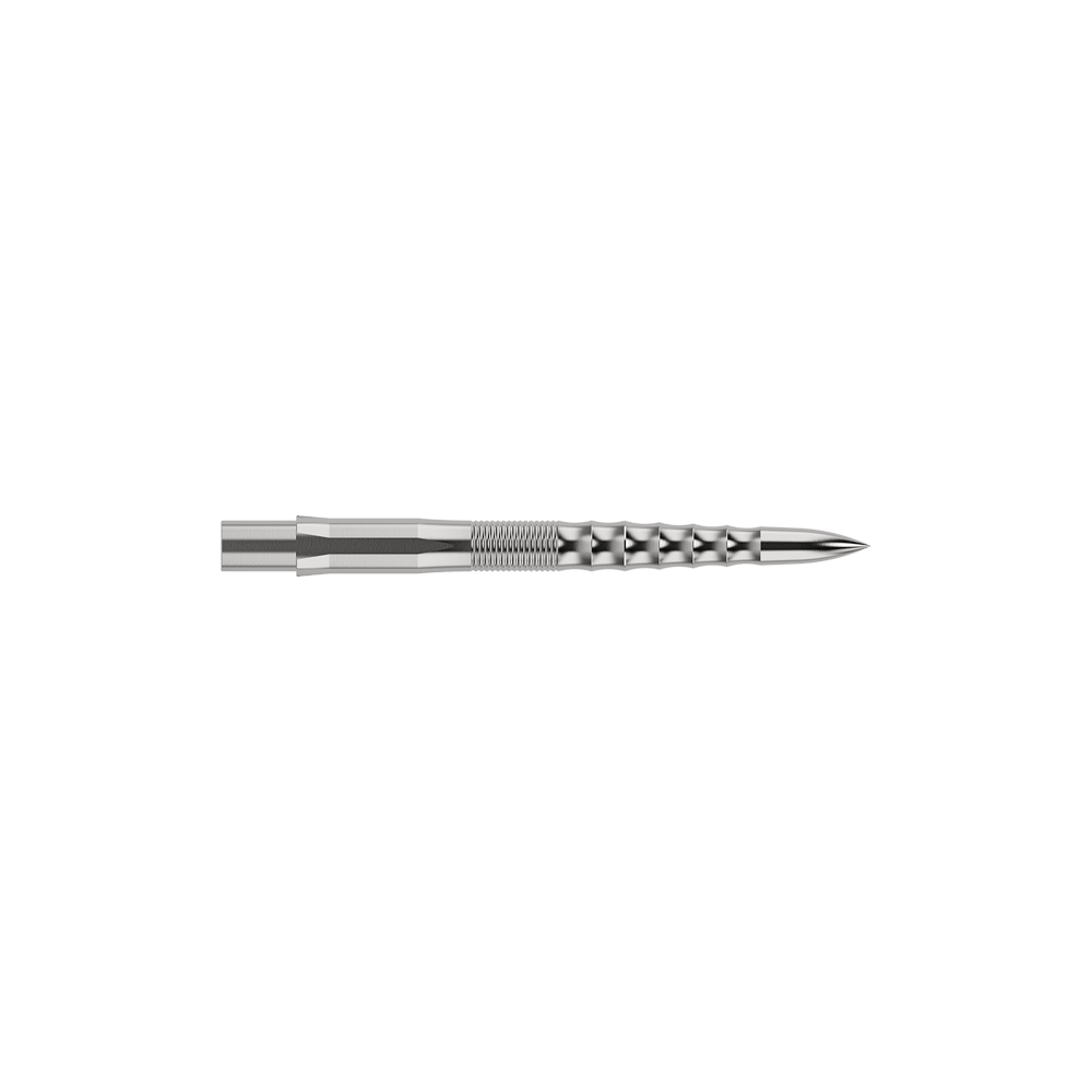 Puntas de dardos Mission Caliburn EVO - Ondulación - Plateadas Auf dem Bild ist eine silberne Steeldartspitze mit feinen Rillen und einem speziellen Riffel-Design zu sehen. Sie ist lang und schmal und wirkt sehr präzise verarbeitet.