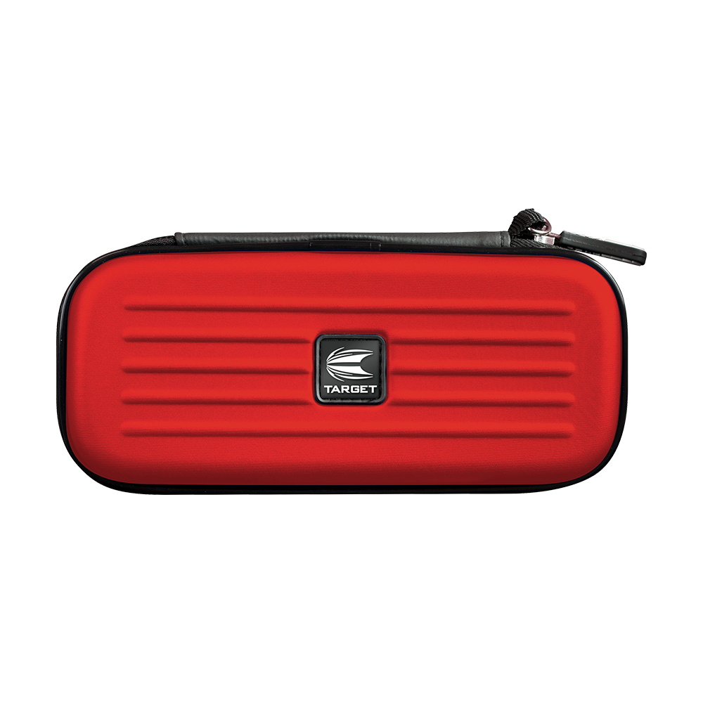 125821_Target_Takoma_Dartwallet_Rot_1 Das Bild zeigt das Produkt "Target Takoma Dartwallet". Es ist ein rotes, rechteckiges Etui mit einem schwarzen Reißverschluss und einem Target-Logo in der Mitte.