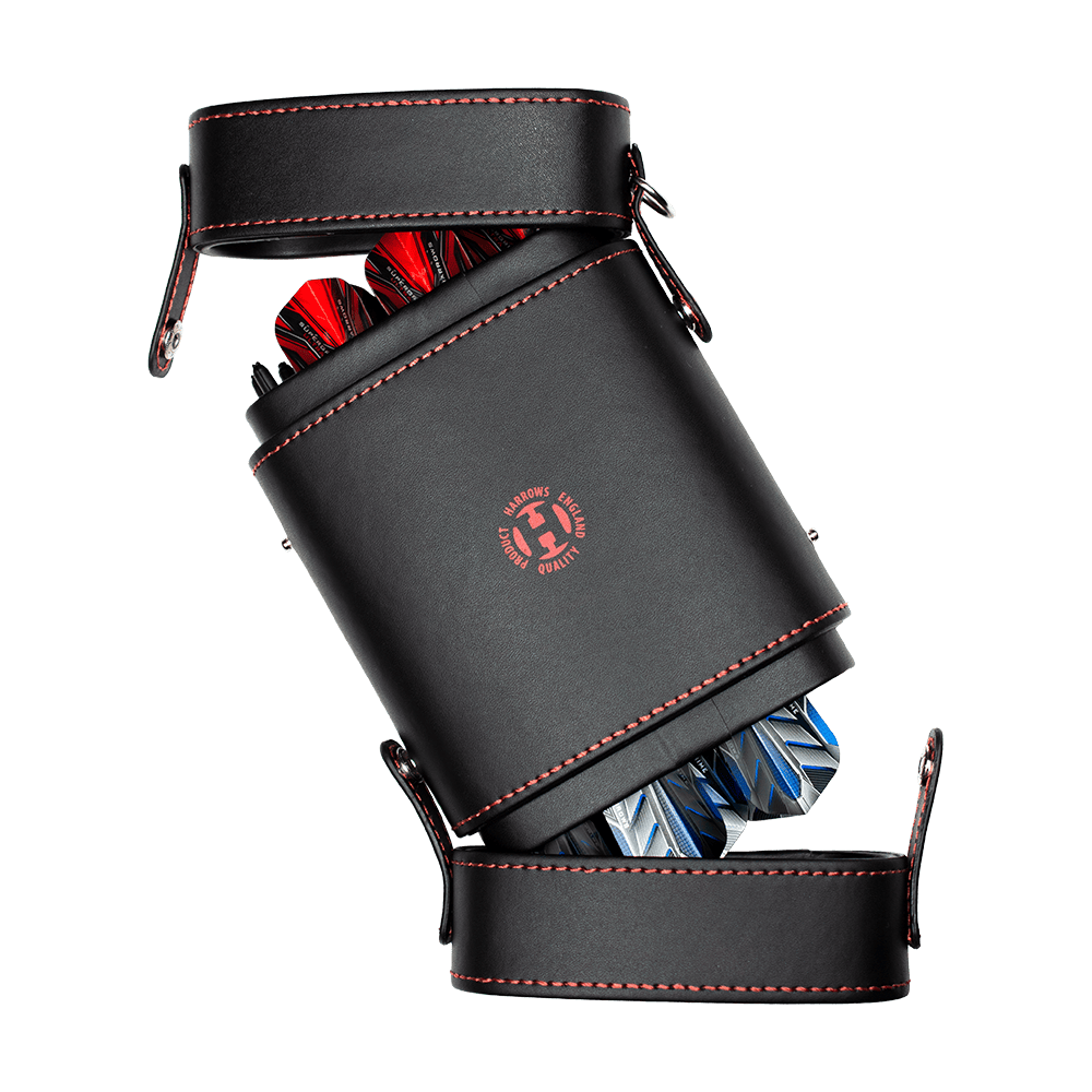 HRT-16402_Harrows_Prima_Dartcase_Red_1 Das Bild zeigt ein schwarzes Harrows Prima Dartcase mit roter Naht. Im Inneren sind Dartpfeile mit bunten Flights sichtbar.
