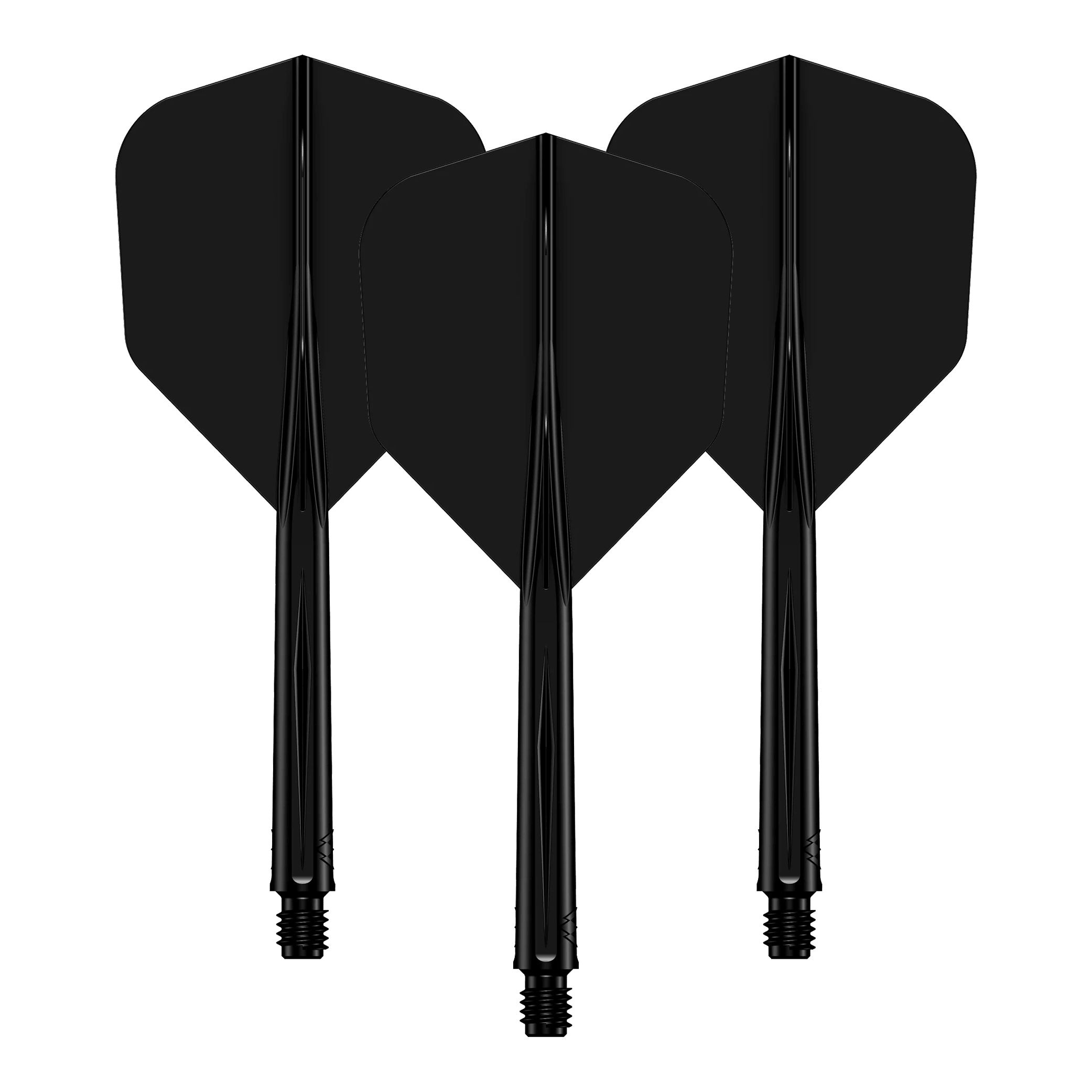 Auf dem Bild sind drei schwarze Dartflights mit passenden Shafts zu sehen. Sie stehen nebeneinander und sind identisch gestaltet.