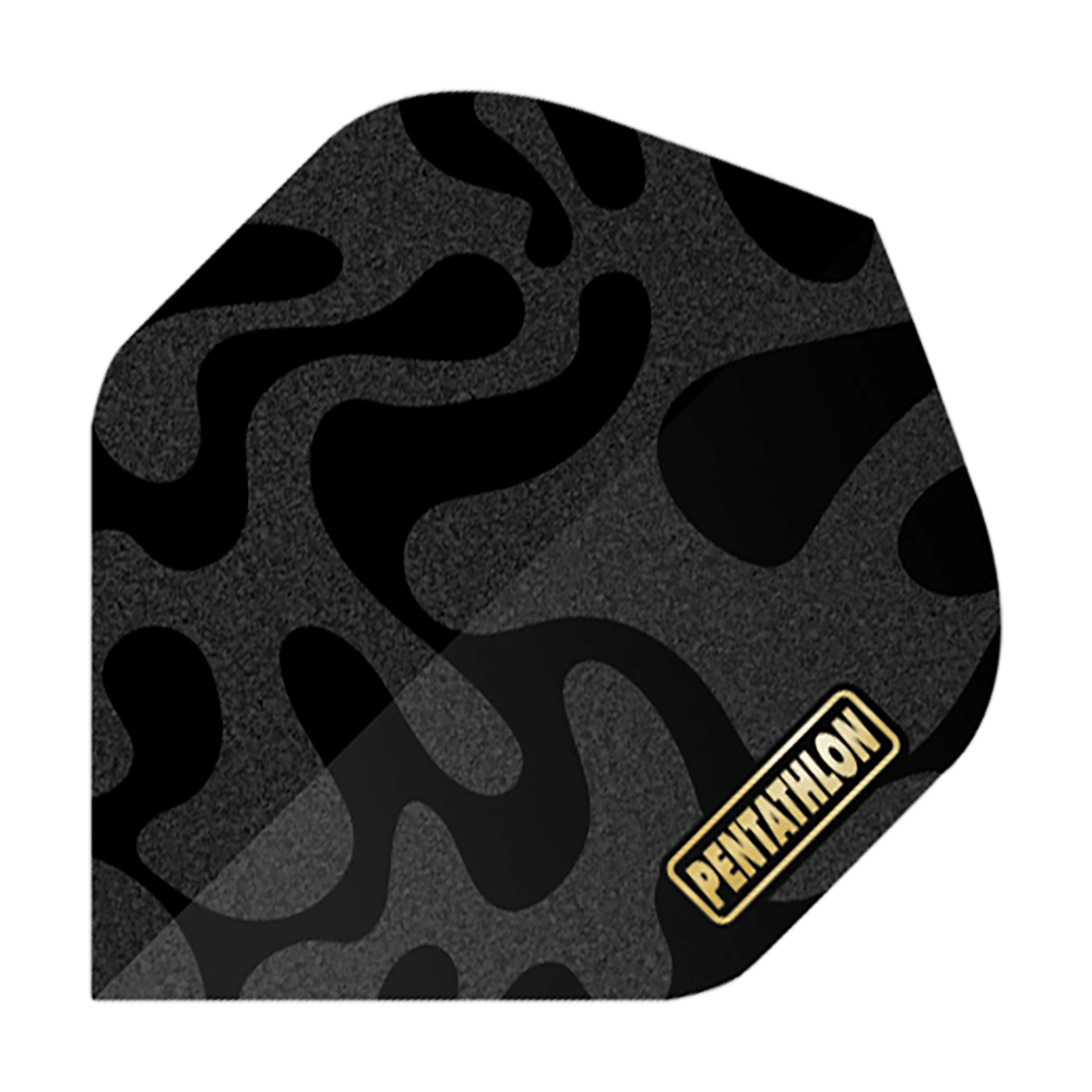 Vuelos de pentatlón RT Camo Das Bild zeigt einen Dart Flight mit einem schwarzen Camouflage-Muster. In der Ecke befindet sich das gelbe Logo „Pentathlon“.