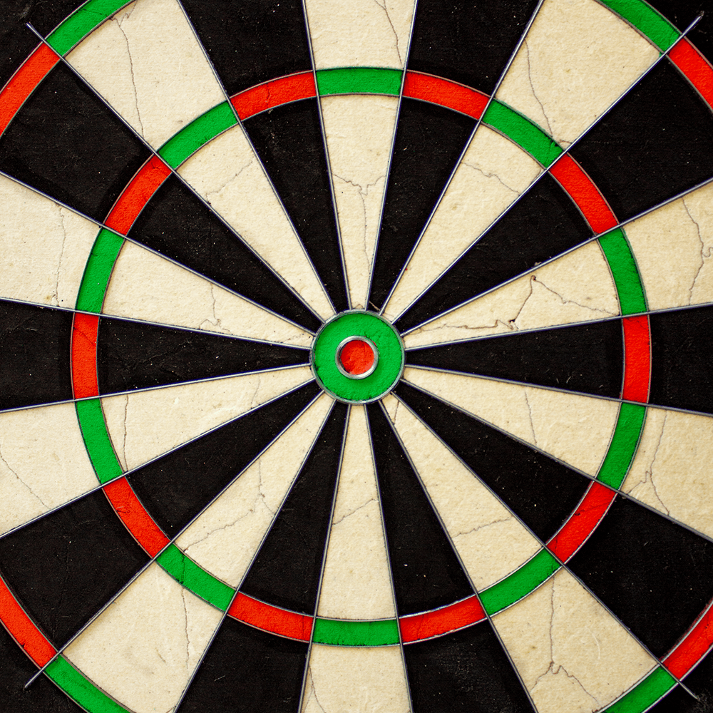 NPQ Steeldartboard NPQ Steeldartboard wird frontal gezeigt. Die Segmentierung ist scharf abgebildet.
