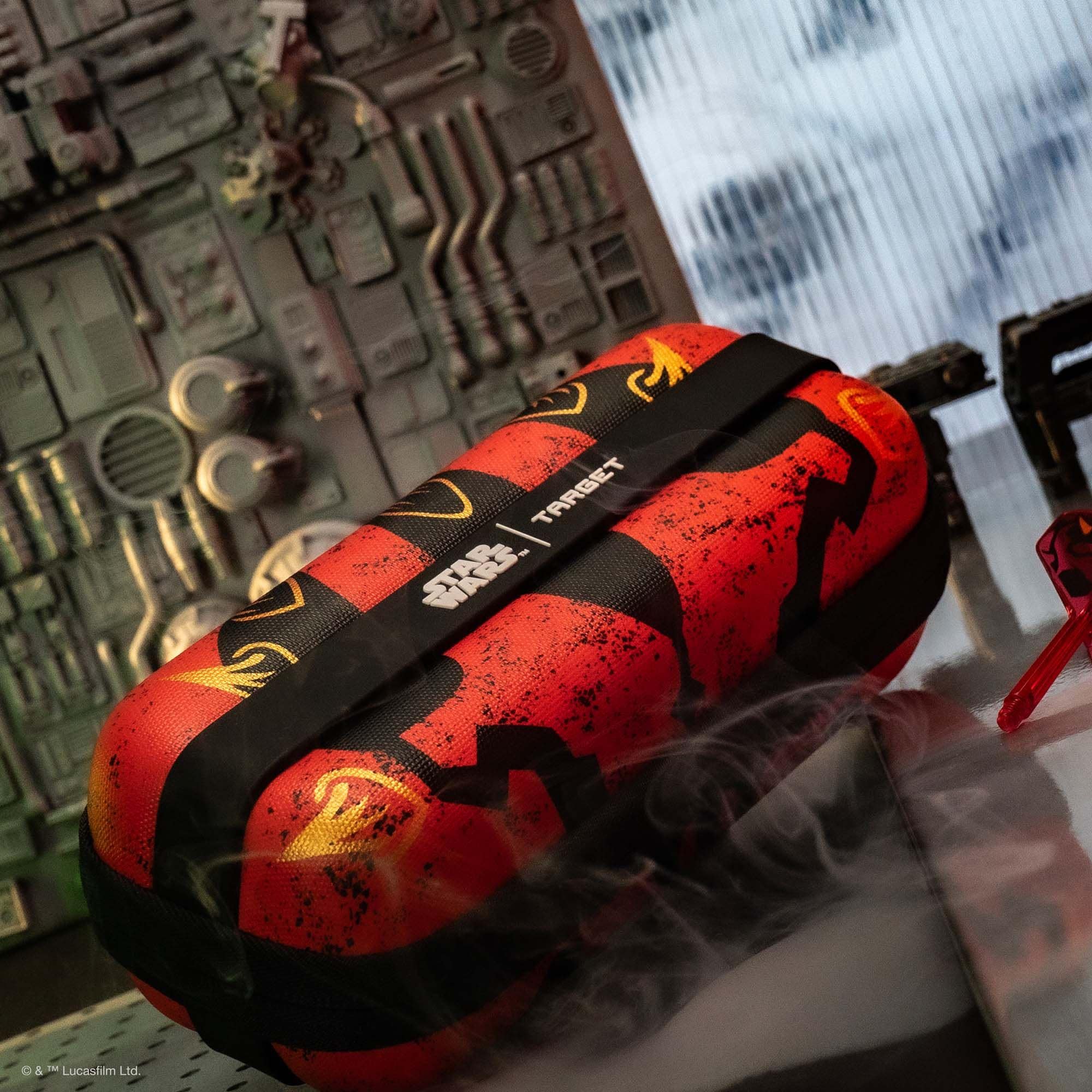 Estuche para dardos Target Star Wars Boa - Darth Maul Hier ist das Target Star Wars Boa Dartcase mit Darth Maul Thema abgebildet. Die Tasche eignet sich zum sicheren Aufbewahren von Dart-Zubehör.