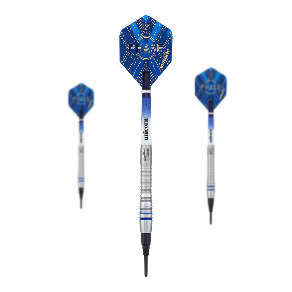 Dardos blandos Gary Anderson, campeón mundial Unicorn Phase 6 Das Bild zeigt drei Softdarts des Produkts „Unicorn Phase 6 World Champion Gary Anderson“. Die Darts haben silberne Schäfte und blaue Flights mit dem Schriftzug „PHASE“ darauf.