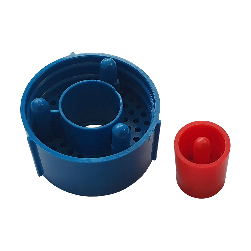 GRN0148_Granboard_132_Ersatzfelder_Bullseye_Set_3 Das Bild zeigt zwei Ersatzfelder für das Granboard 132, eines in Blau und eines in Rot. Die Kunststoffteile dienen als Ersatz für einzelne Felder auf einem elektronischen Dartboard.