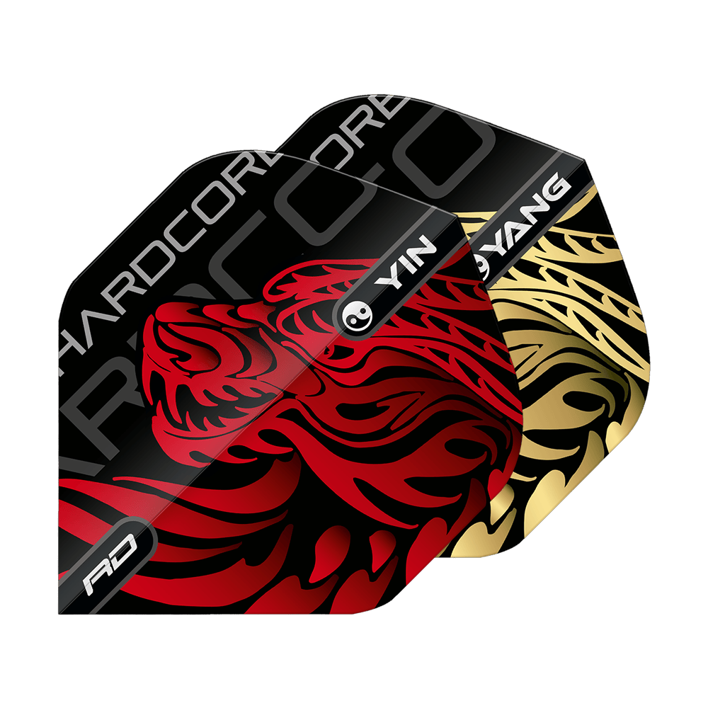 Vuelos estándar Red Dragon Jonny Clayton Gold Red Yin Yang Das Bild zeigt zwei Dart-Flights mit auffälligen Drachenmotiven in Rot und Gold. Auf den Flights stehen die Worte „Yin Yang“ und „Hardcore“.