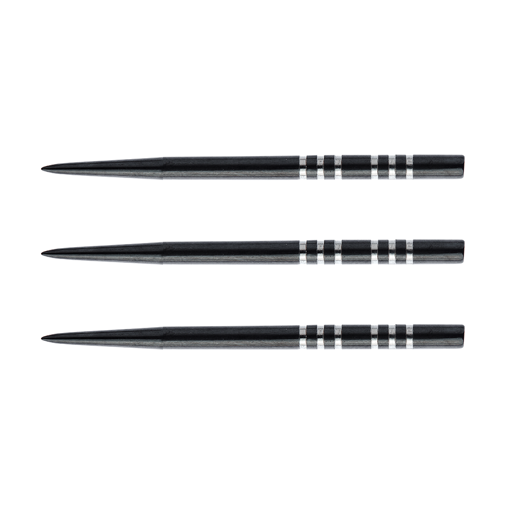 8376_Winmau_Re-Grooved_Steeldart_Spitzen_41mm_1 Das Bild zeigt drei Winmau Re-Grooved Steeldart Spitzen. Die Spitzen sind schwarz mit silbernen Rillen am hinteren Ende.