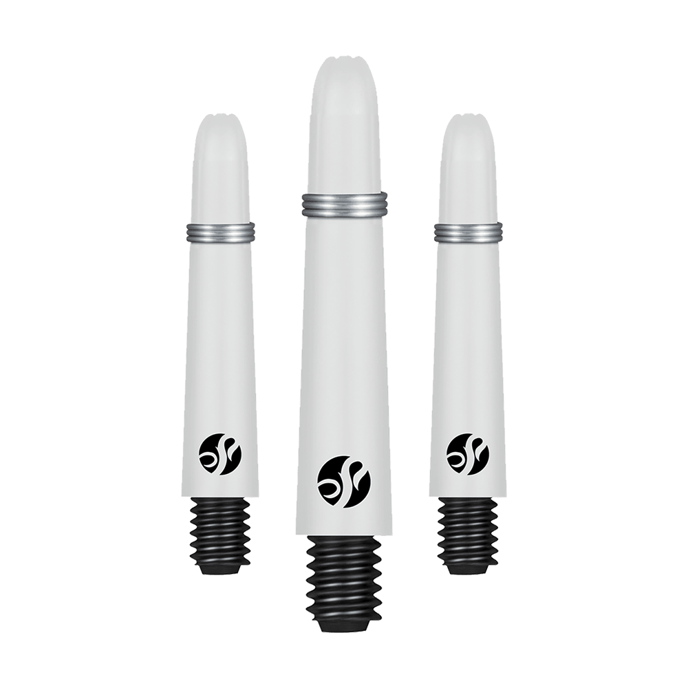 Flechas de carbono Shot Koi - Blancas Auf dem Bild sind drei weiße, spitz zulaufende Dart-Schäfte mit schwarzem Gewinde und silbernem Ring zu sehen. Jeder Schaft trägt ein schwarzes Logo in der Nähe des unteren Endes.