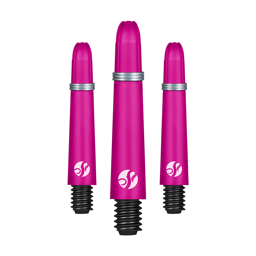 Flechas de carbono Shot Koi - Rosa Auf dem Bild sind drei pinkfarbene Darts-Schäfte in verschiedenen Längen zu sehen. Sie besitzen schwarze Gewinde und silberne Ringe als Akzent.