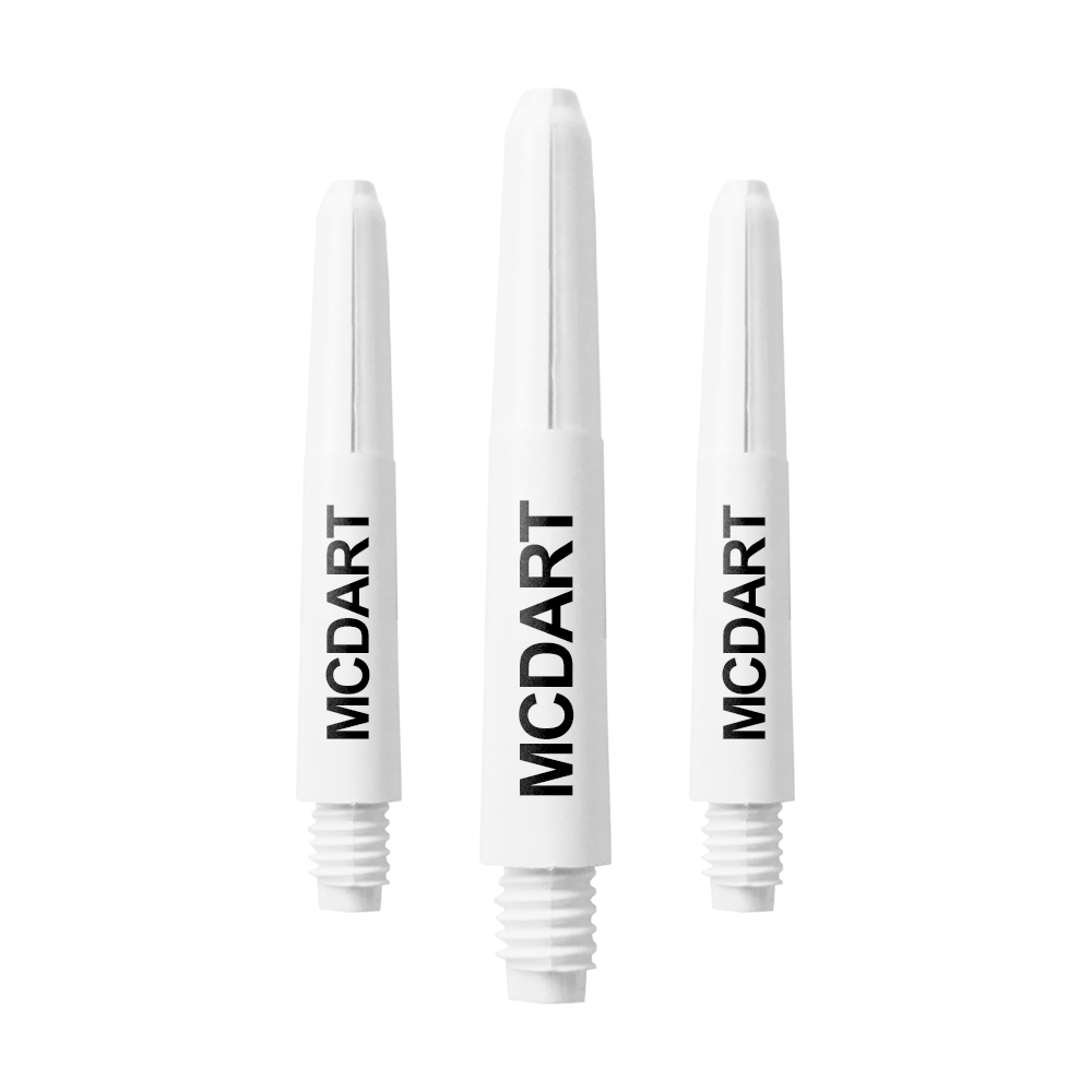 MD-601_Nylon_Shafts_mit_Wunschdruck_Schneeweiss_35mm_1 Auf dem Bild sind drei weiße Dartschäfte mit dem Aufdruck "MCDART" zu sehen. Sie bestehen aus Nylon und haben ein Schraubgewinde am unteren Ende.