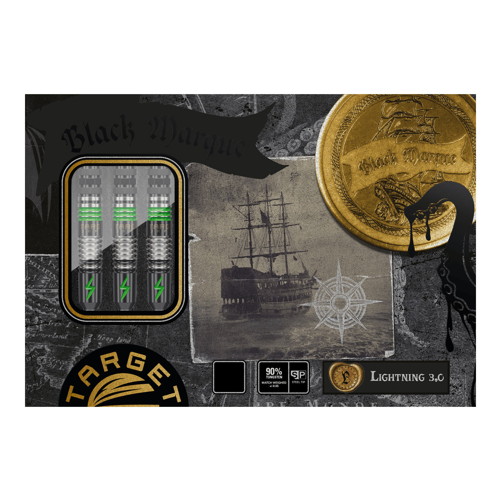 Dardos de acero Target Japan Black Marque Lightning 3 SP Das Bild zeigt die Verpackung der "Target Japan Black Marque Lightning 3 SP Steeldarts". Auf der Verpackung sind drei Dartpfeile, ein altes Segelschiff und goldene Münzen abgebildet.