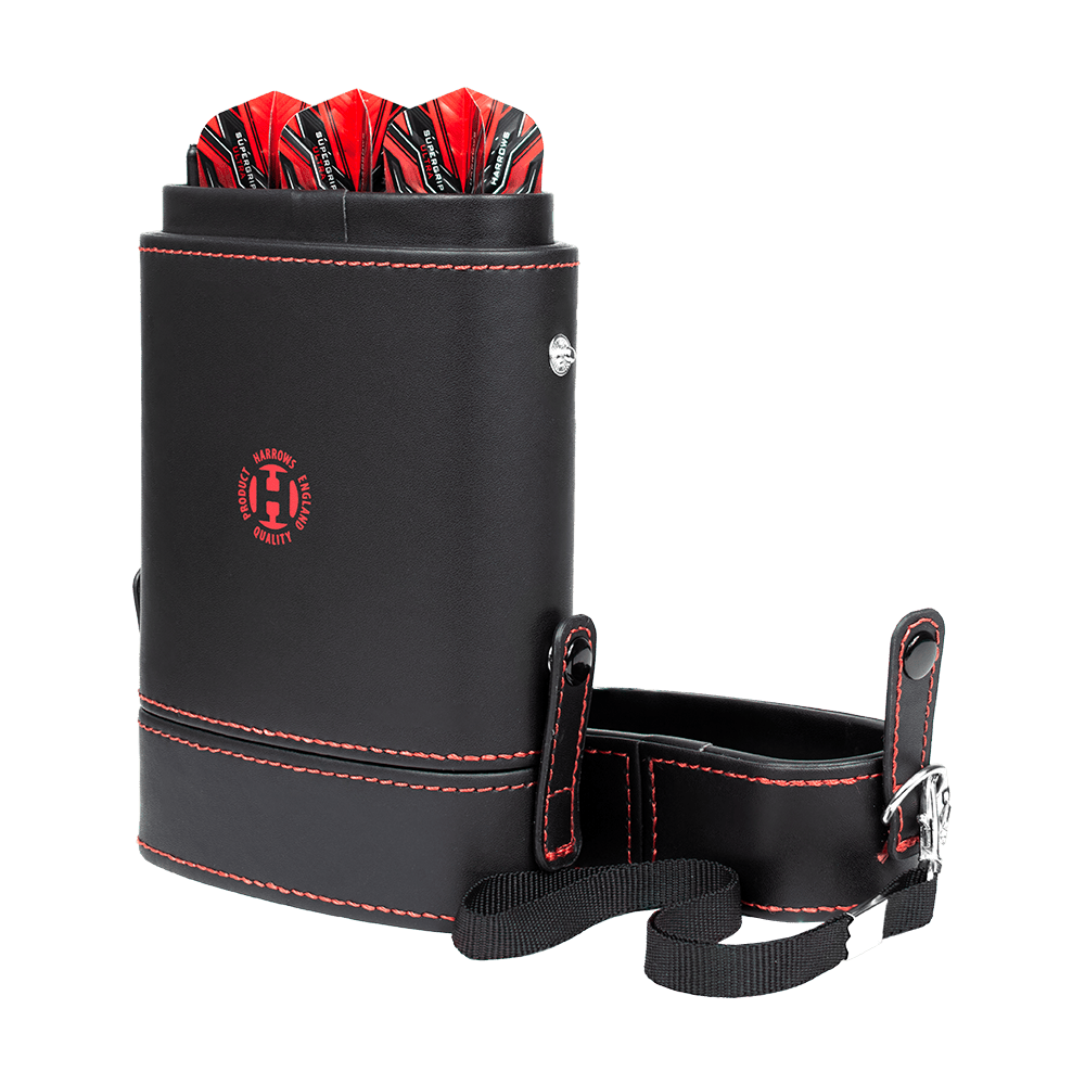 HRT-16402_Harrows_Prima_Dartcase_Red_3 Das Bild zeigt das Harrows Prima Dartcase in Schwarz mit roter Naht. Im Etui befinden sich mehrere vollständig montierte Dartpfeile.