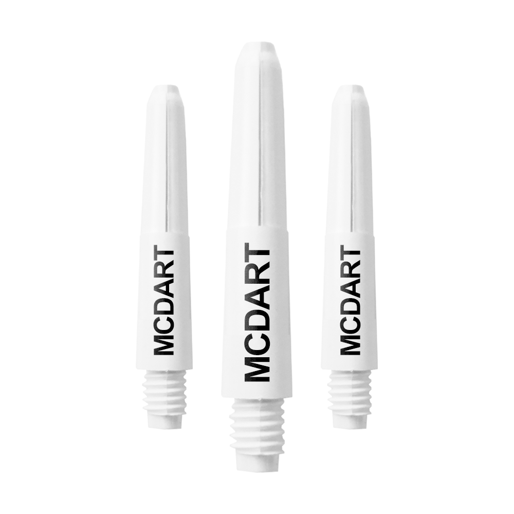 MD-600_Nylon_Shafts_mit_Wunschdruck_Schneeweiss_28mm_1 Auf dem Bild sind drei weiße Nylon-Dartschäfte mit schwarzem Aufdruck "MCDART" zu sehen. Die Schäfte haben ein Schraubgewinde am unteren Ende.