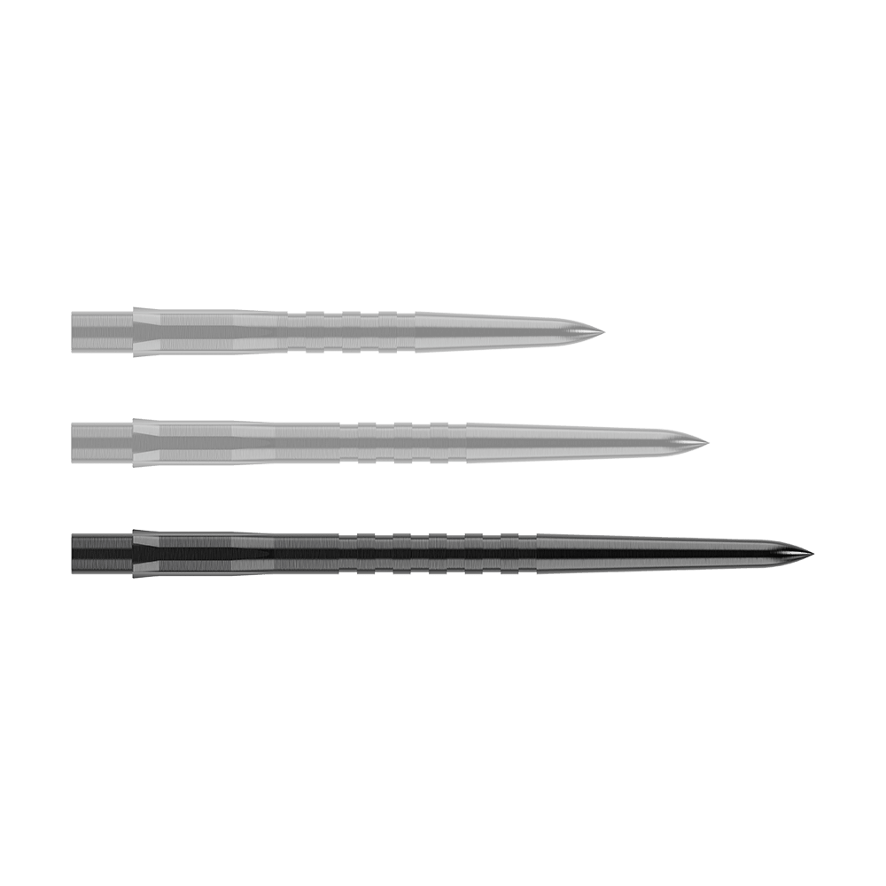 Puntas de dardos Mission Caliburn EVO - Ranuradas - Negras Auf dem Bild sind drei schwarze, gerillte Stahlspitzen für Steeldarts zu sehen. Sie liegen parallel nebeneinander auf einem neutralen Hintergrund.