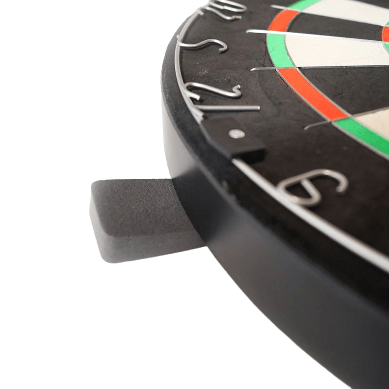 Juego de dardos Karella BullOut que incluye 2 juegos de dardos de acero. Hier ist das Karella Dartboard BullOut Set mit zwei Sätzen Steeldarts abgebildet. Das Set eignet sich für Dartspieler aller Erfahrungsstufen.