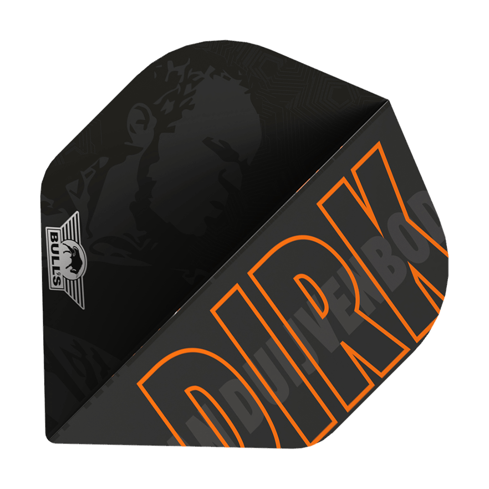 Bulls NL Player 100 Dirk Van Duijvenbode No2 Vuelos estándar Das Bild zeigt ein schwarzes Dartflight mit dem Namen "DIRK" in großen orangefarbenen Buchstaben. In der Ecke ist das Bulls-Logo zu sehen und im Hintergrund ist ein Porträt schattiert dargestellt.