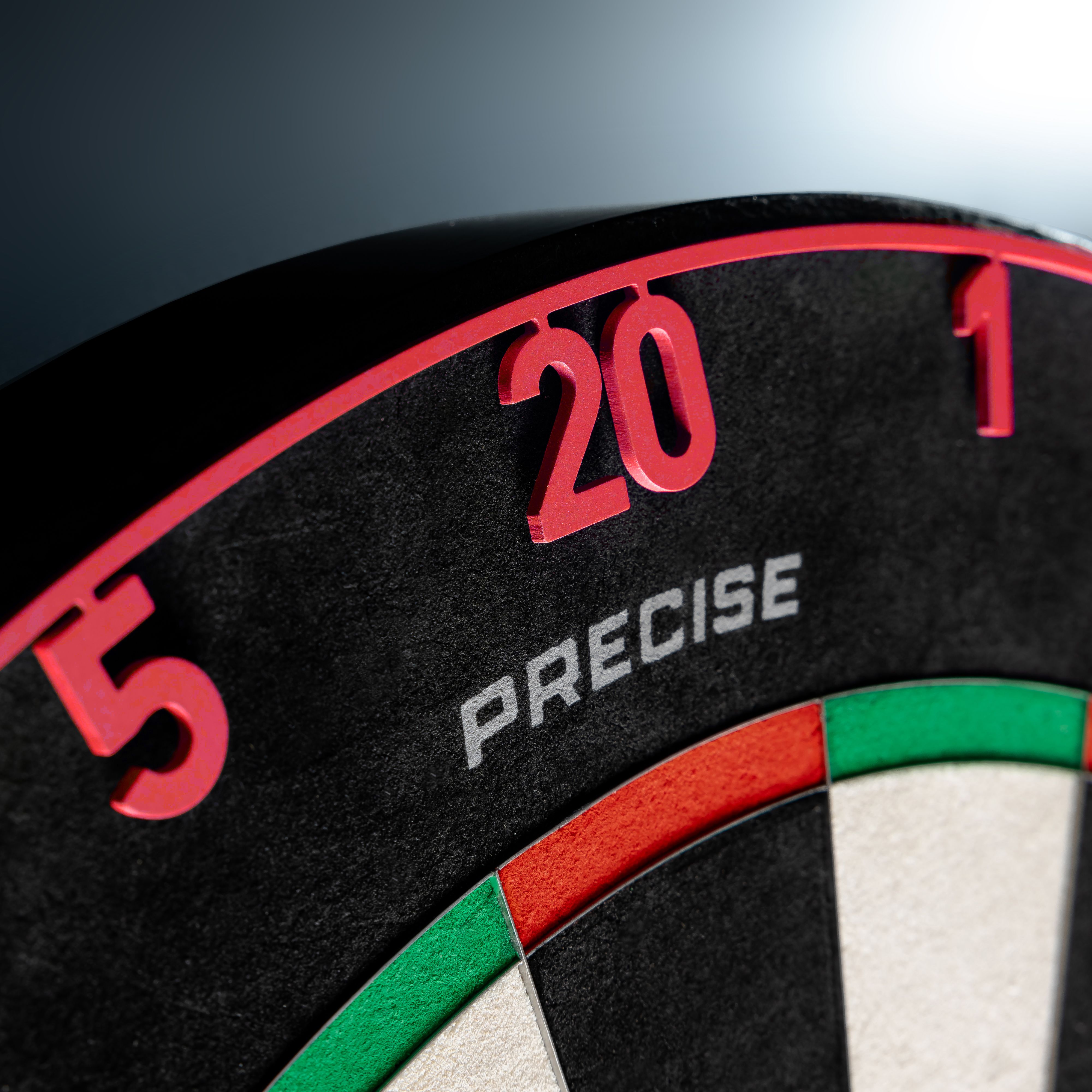 Diana de dardos de acero Endorphine de precisión 180 con anillo numerado - Rojo Infierno Abgebildet ist das Precise 180 Endorphine Steeldartboard mit Nummernring in Inferno Red. Es handelt sich um ein hochwertiges Dartboard für präzises Spiel.