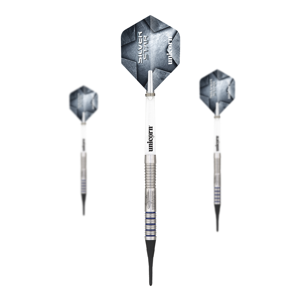 Dardos blandos Unicorn Silver Star Var.2 Gary Anderson Das Bild zeigt drei Softdarts des Modells "Unicorn Silver Star Var.2 Gary Anderson". Die Darts haben silberne Spitzen, einen geriffelten Schaft und blaue Akzente auf dem Barrel.