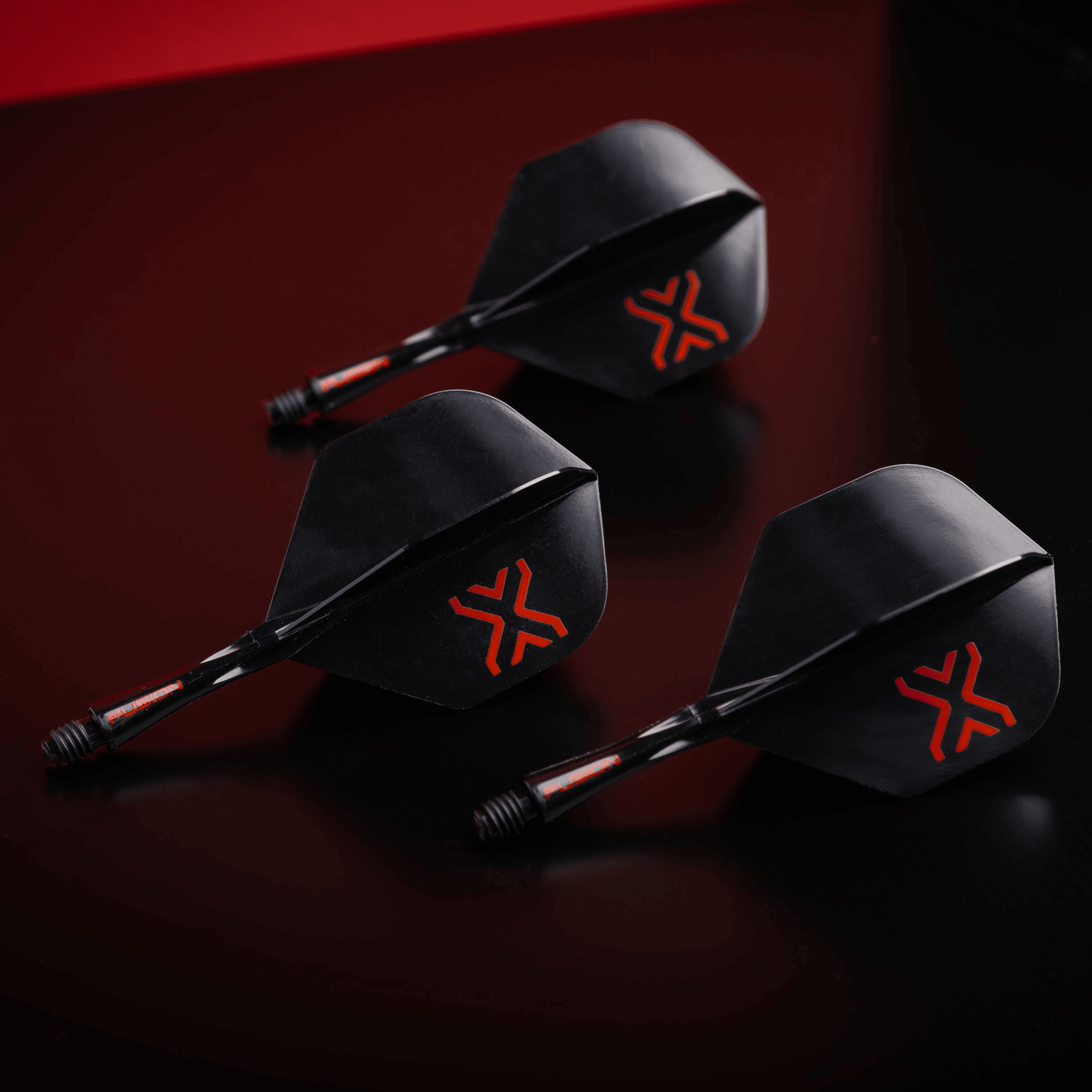 Sistema de eje de vuelo estándar Winmau Fusion Blade X No2 - Negro Das Bild zeigt das Winmau Fusion Blade X No2 Standard Flight-Shaft-System in Schwarz. Es handelt sich um ein Zubehörteil für Dartspiele.