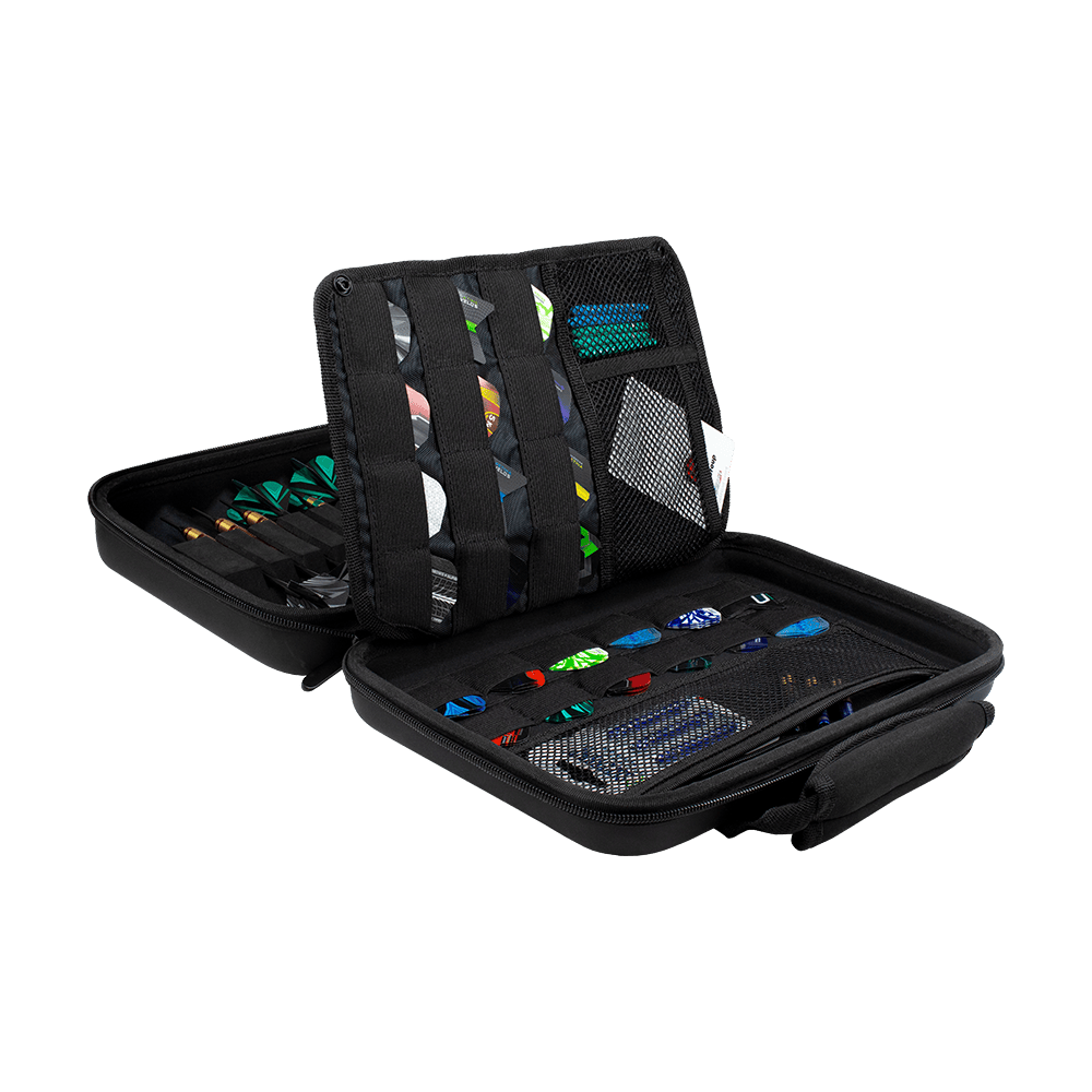 HRT-16525_Harrows_Imperial_Dartcase_Schwarz_3 Das Bild zeigt das Produkt "Harrows Imperial Dartcase - Schwarz". Das Dartcase ist geöffnet und bietet verschiedene Fächer zur sicheren Aufbewahrung von Dartzubehör.