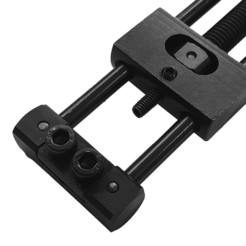 Designa Dart Repointer Black Pro Edition - Cambiador de puntas Designa Dart Repointer Black Pro Edition - Spitzenwechsler ist ein Tool zum Wechseln von Dartspitzen. Das Bild zeigt das Produkt aus schwarzem Material.