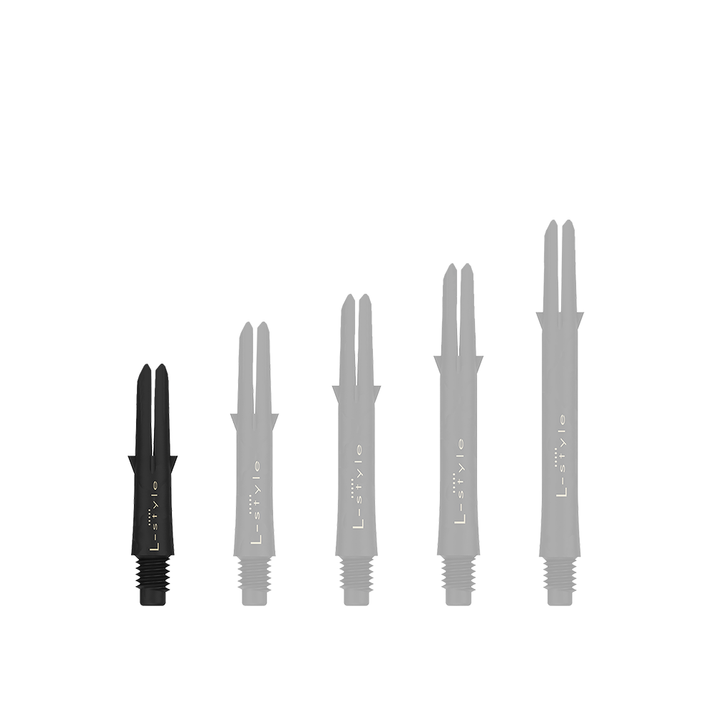 Ejes de carbono estilo L Das Bild zeigt fünf schwarze Dart-Schäfte in verschiedenen Längen, die aufrecht nebeneinander stehen. Auf jedem Schaft steht der Schriftzug „L-style“ in weißer Farbe.