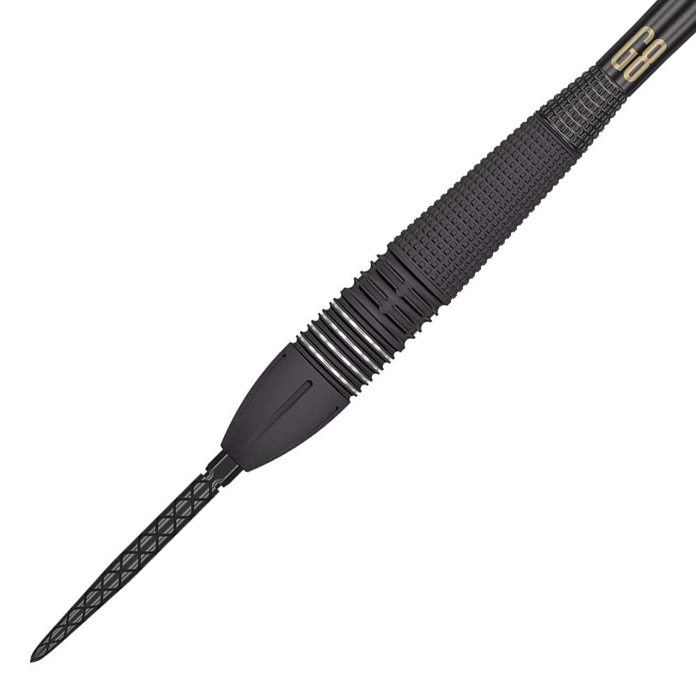 190105_Target_Phil_Taylor_Power_9Five_GEN8_Swiss_Point_Steeldarts_2 Das Bild zeigt einen Target Phil Taylor Power 9Five GEN8 Swiss Point Steeldart. Der Dart ist überwiegend schwarz mit feinen Silberdetails und einer strukturierten Griffzone.