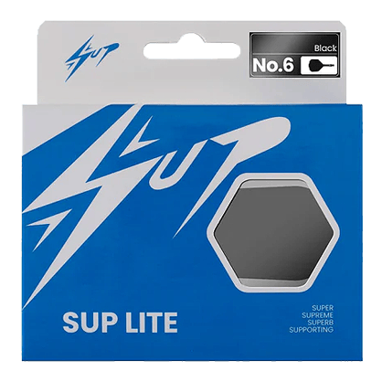 Sistema de eje de vuelo Caliburn SUP Lite No6 Die Abbildung zeigt die Verpackung des Produkts "Caliburn SUP Lite No6 Flight-Shaft-System". Die Verpackung ist überwiegend blau und weiß und enthält ein Sichtfenster, durch das das Produkt teilweise zu sehen ist.