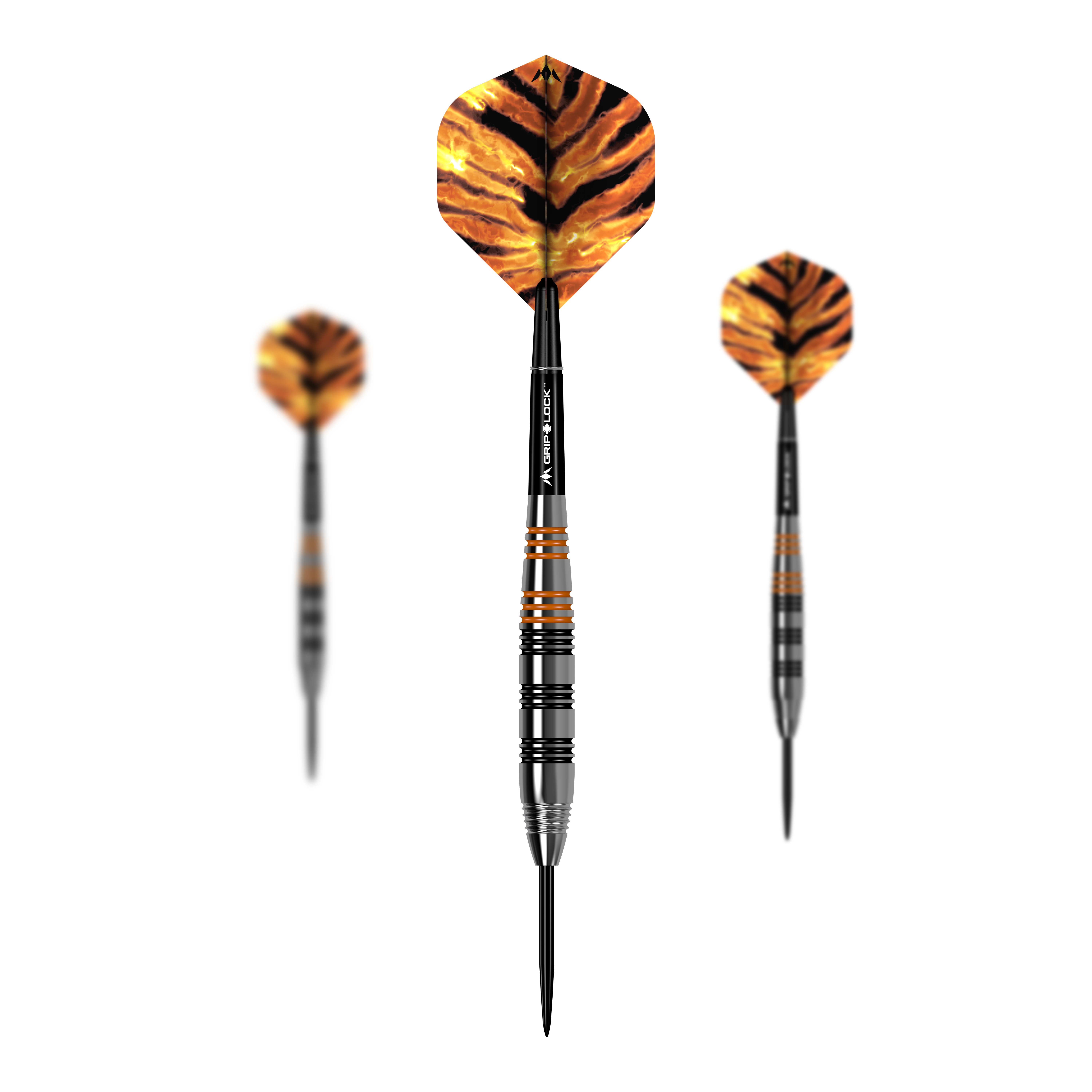 Dardos Mission Javan de latón y acero - 22 g Das Bild zeigt drei Steeldarts des Modells "Mission Javan Brass Steeldarts - 22g". Die Flights haben ein auffälliges, orange-schwarzes Muster, das an Tigerstreifen erinnert.