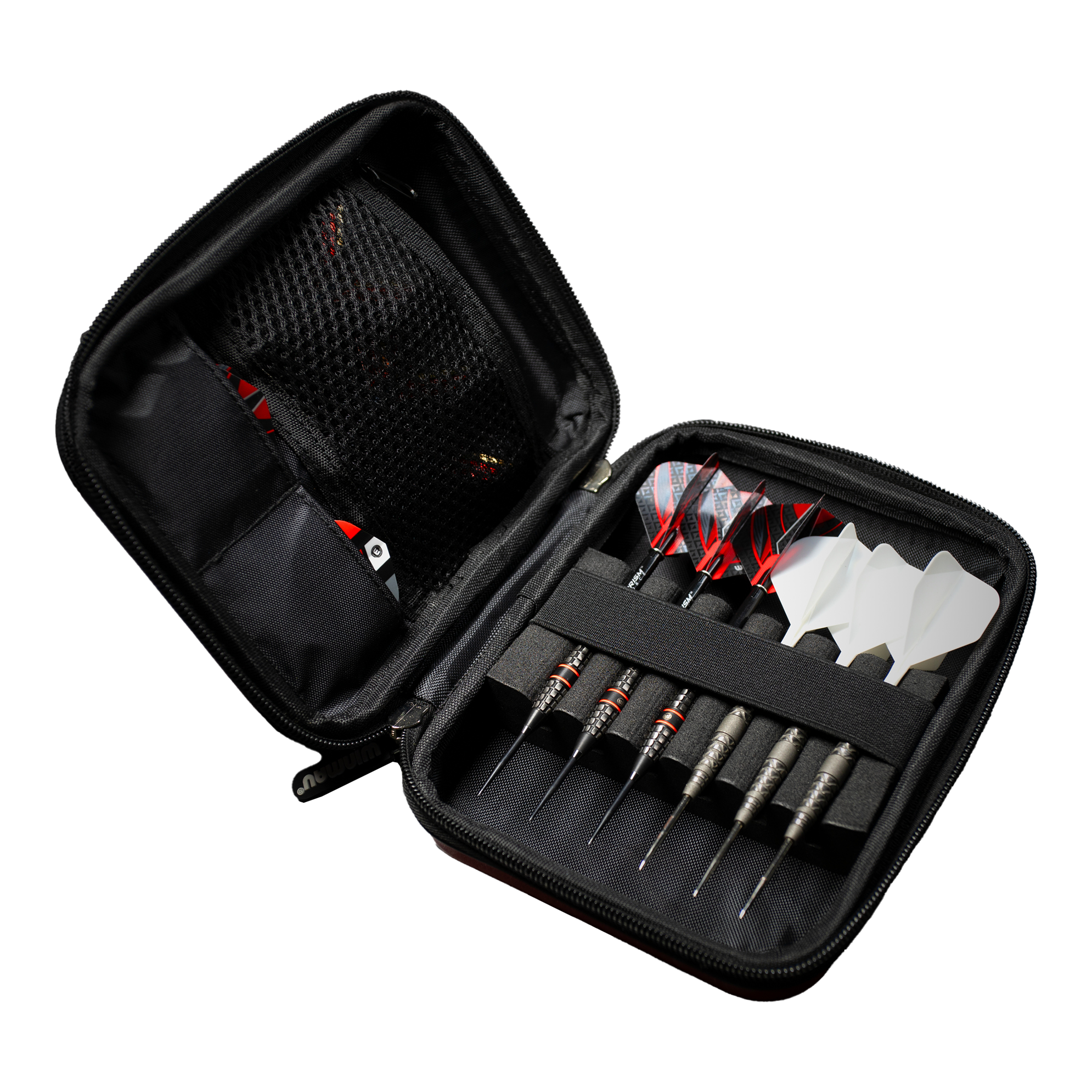 Cartera para dardos Winmau Armor G2 Das Bild zeigt ein geöffnetes Dart-Etui mit mehreren Darts und Ersatzflights. Die Darts und Zubehörteile sind ordentlich in dem schwarzen Etui einsortiert.
