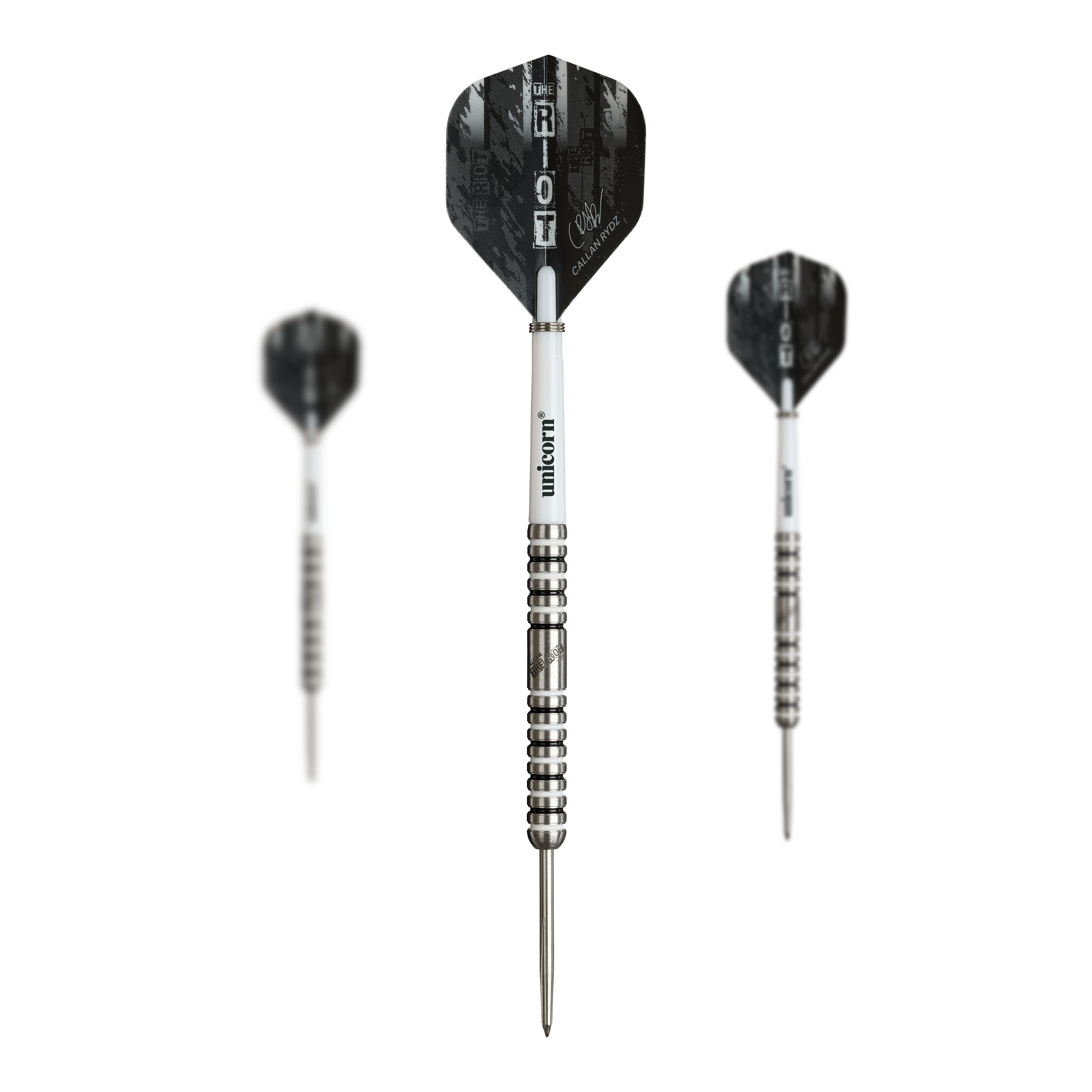 Dardos de acero Unicorn Callan Rydz The Riot Fase 2 Das Bild zeigt drei Steeldarts des Produkts „Unicorn Callan Rydz The Riot Phase 2“. Die Darts haben silberne Spitzen, weiße Schäfte und schwarze Flights mit Aufschrift.
