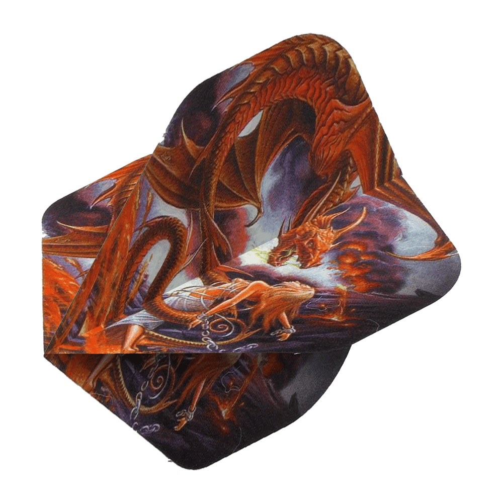 Alchemy Forge Of Vesubio No2 Vuelos Estándar Das Bild zeigt die Alchemy Forge Of Vesuvius No2 Standard Flights mit einem auffälligen Drachenmotiv. Die Flights sind farbenfroh gestaltet und ideal für Dartpfeile geeignet.