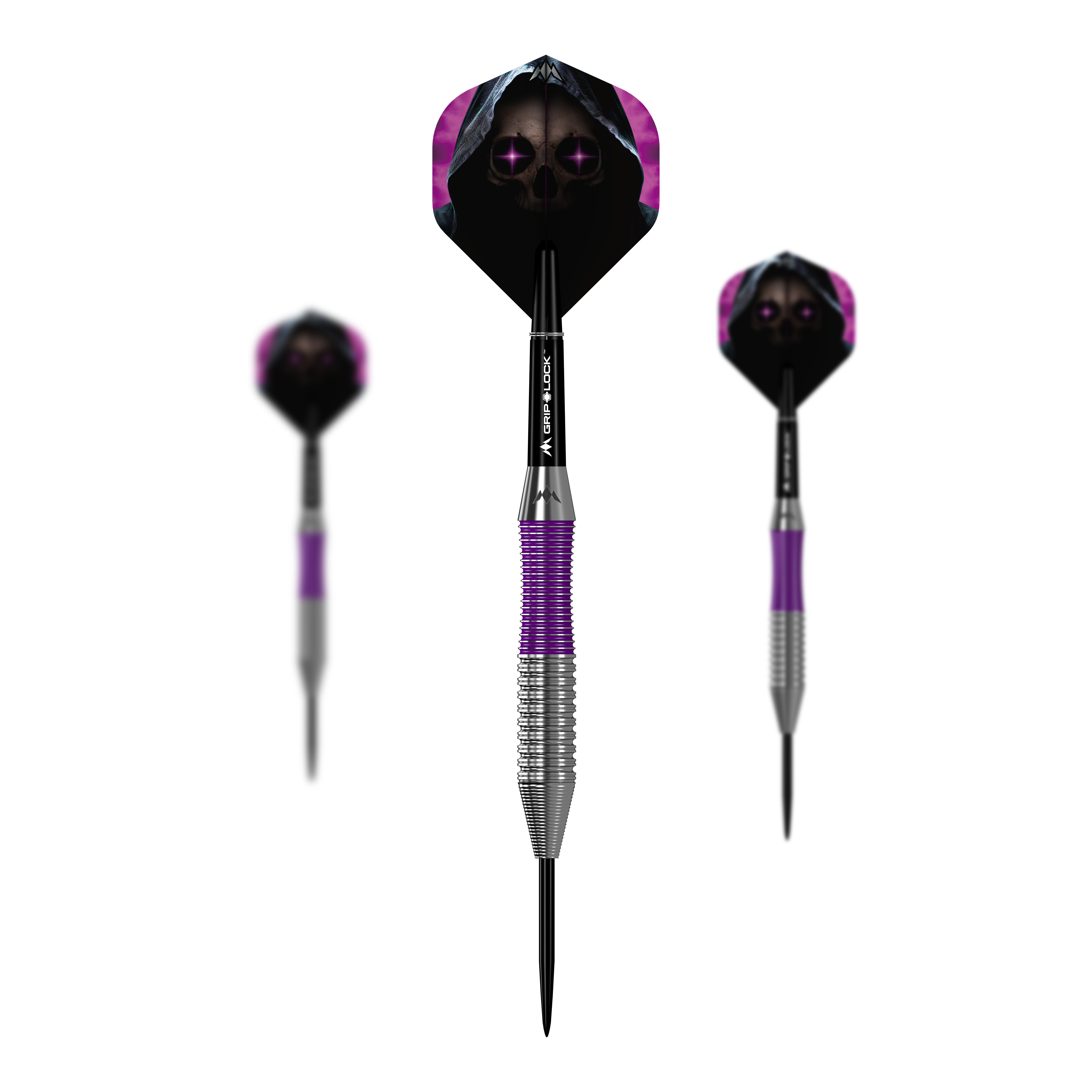 Dardos Mission Phantom de latón y acero - 22 g Das Bild zeigt drei Steeldarts des Produkts „Mission Phantom Brass Steeldarts - 22g“. Die Darts haben silberne und lila Griffe sowie Flights mit Totenkopf-Motiv und dunklem Hintergrund.