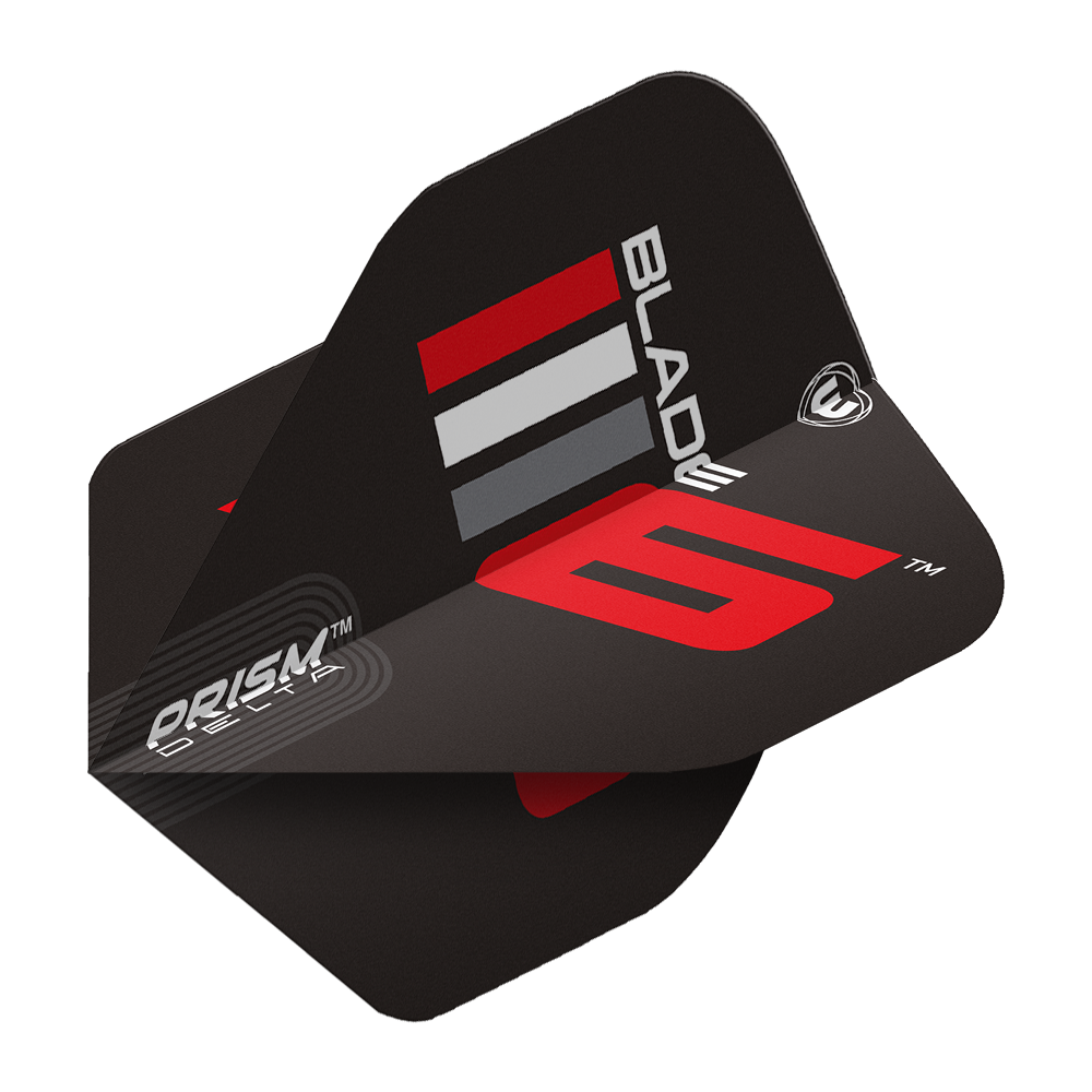 6915-225_Winmau_Prism_Delta_Blade6_A_Standard_Flights_2 Das Bild zeigt das Produkt "Winmau Prism Delta Blade 6 A Standard Flights". Die Dartflights sind schwarz mit roten, weißen und grauen Designelementen sowie dem Aufdruck "BLADE 6" und "PRISM DELTA".