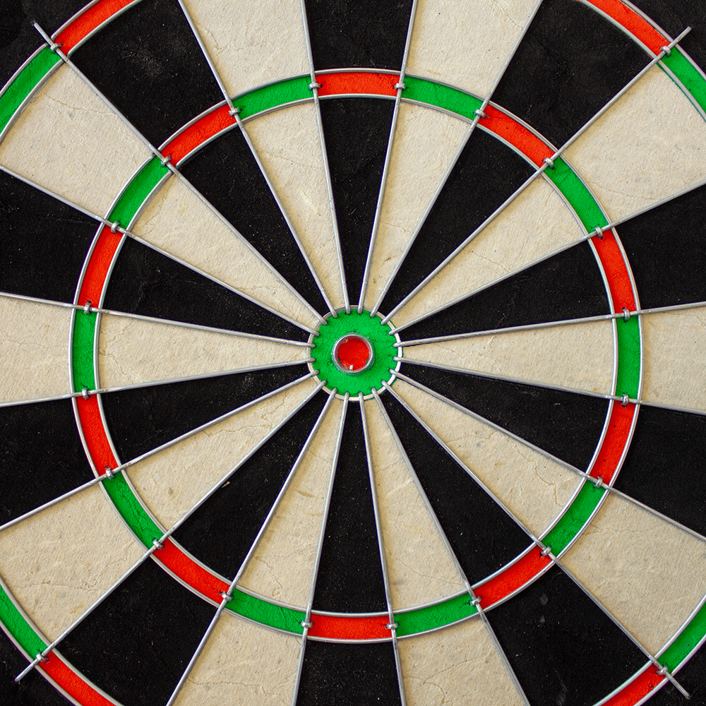 1602_Winmau_Pro_SFB_Dartboard_3 Winmau Pro SFB Dartboard frontal abgebildet. Die Segmente und Zahlen sind klar strukturiert.