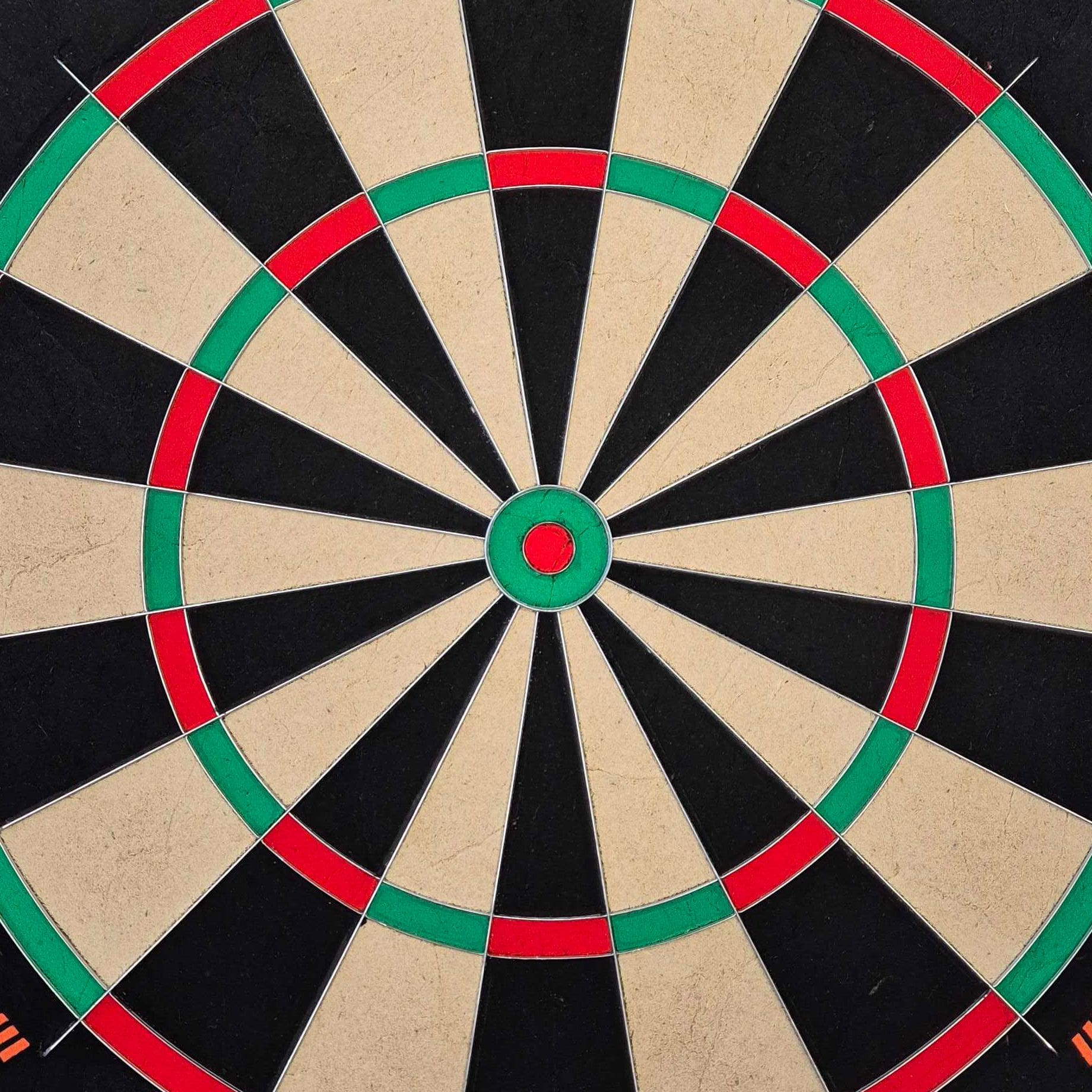 Diana de acero GOAT Proscore PWR Das Bild zeigt das Produkt GOAT Proscore PWR Steeldartboard. Es handelt sich um ein hochwertiges Steeldartboard für Dartspieler.