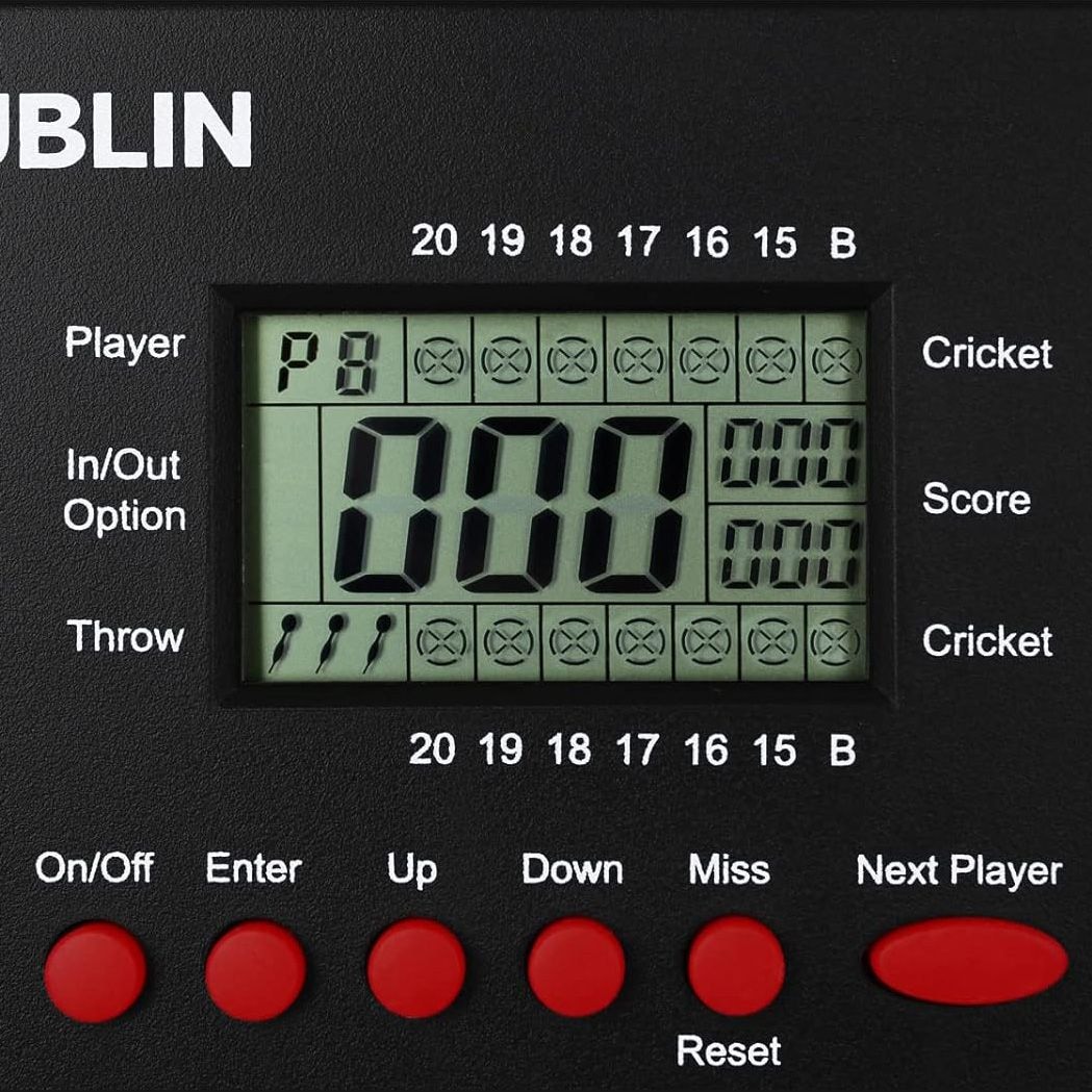 Contador de dardos XQMax Dublin Das Bild zeigt den XQMax Dublin Dart Counter mit einem digitalen Display. Unter dem Display befinden sich mehrere rote Tasten zur Steuerung des Geräts.