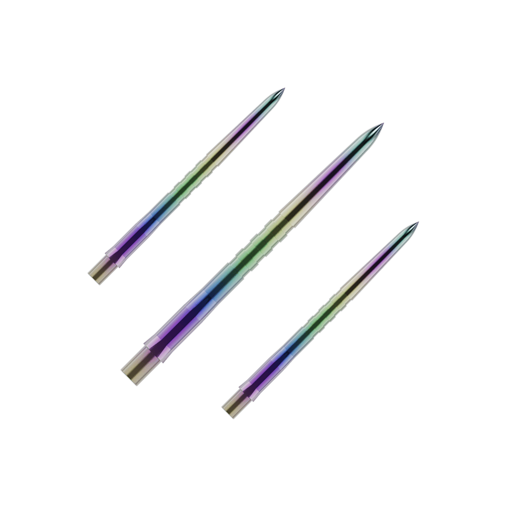 Puntas de dardos Mission Caliburn EVO - Ranuradas - Coral Das Bild zeigt drei bunte, gerillte Steeldartspitzen nebeneinander. Die Spitzen haben einen schimmernden Farbverlauf in Grün, Blau, Lila und Gelb.