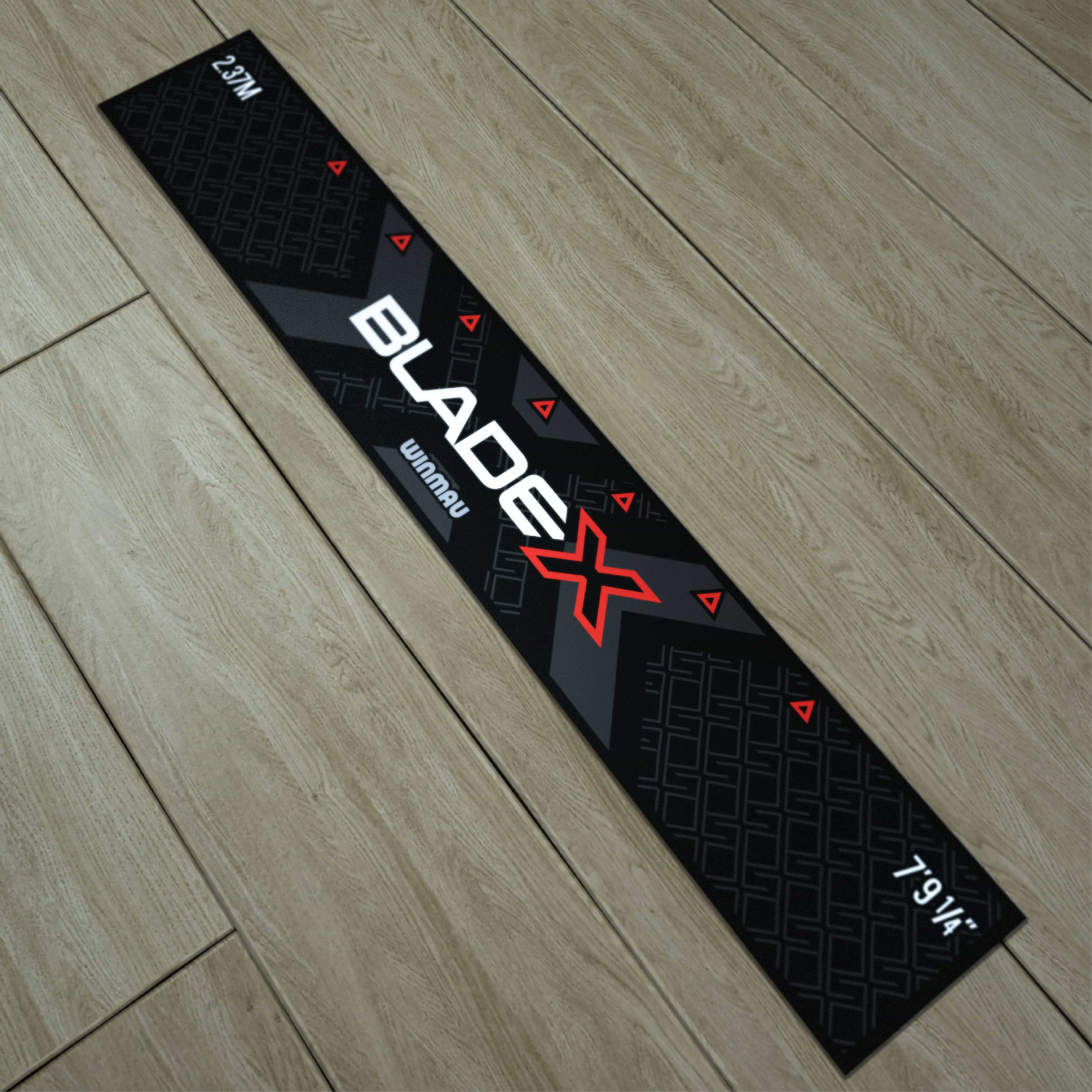 Línea de lanzamiento Winmau Blade X Zu sehen ist die Winmau Blade X Abwurflinie. Sie hilft, die richtige Entfernung beim Werfen festzulegen.